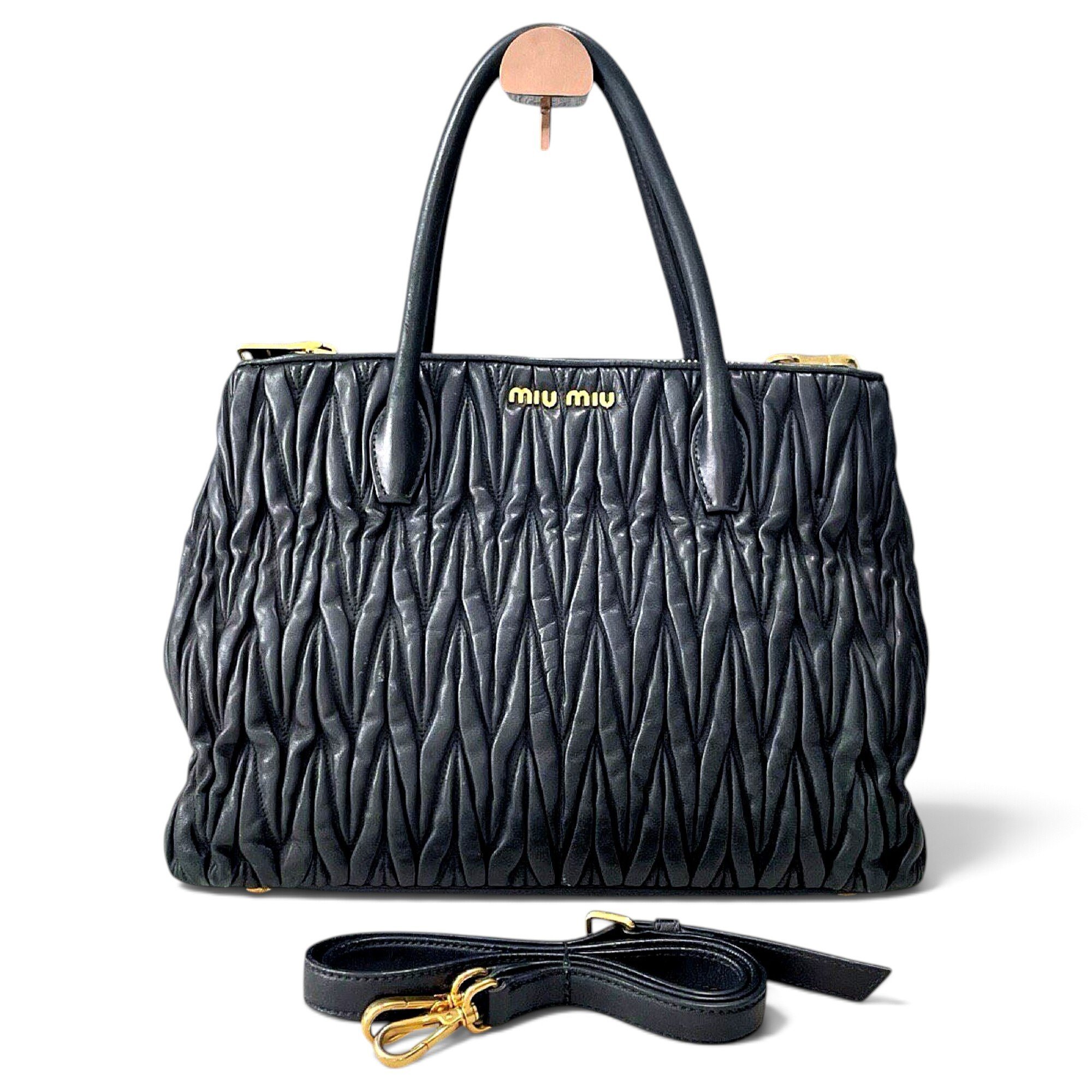 Matelassé leather handbag