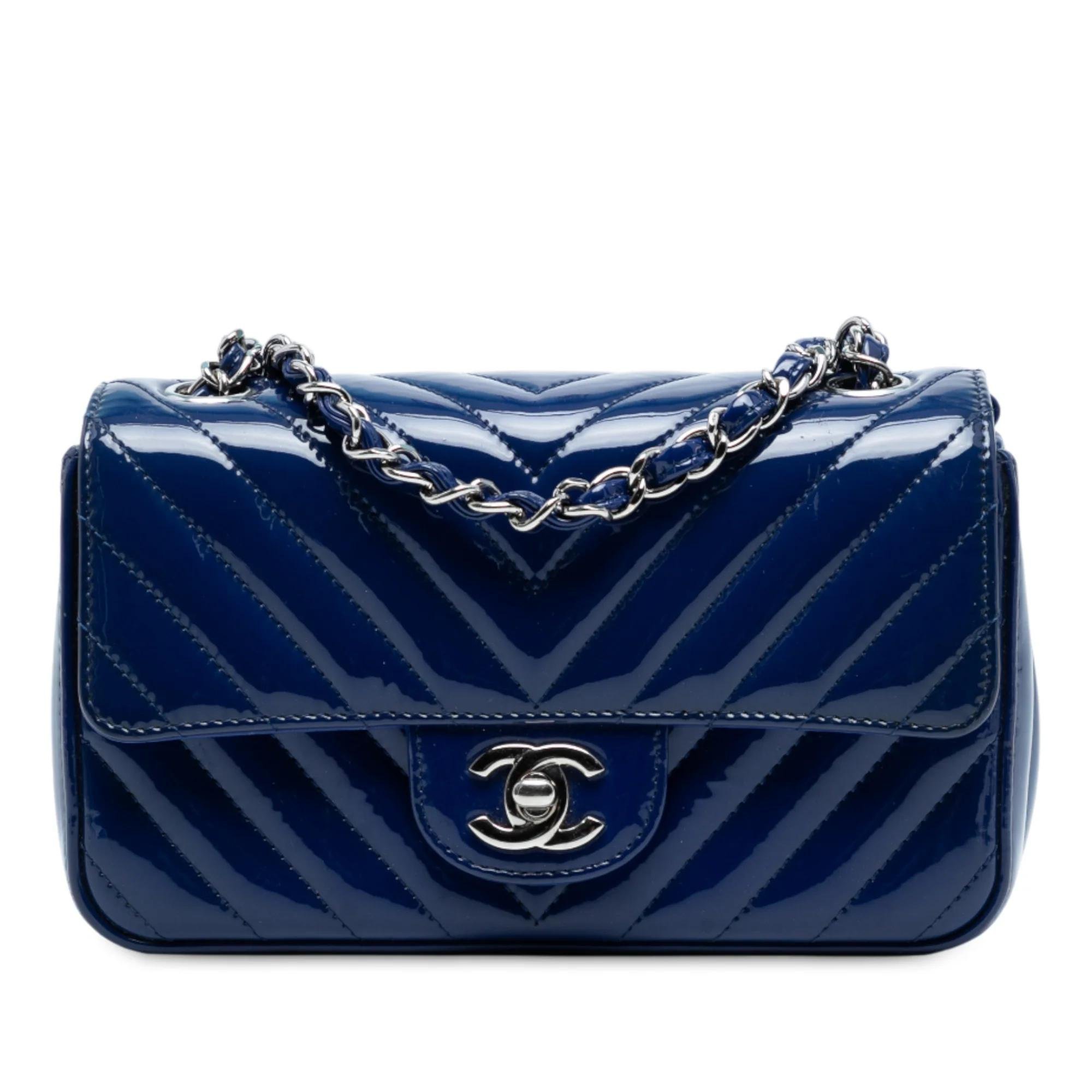 Chanel Timeless/Classique patent leather crossbody bag