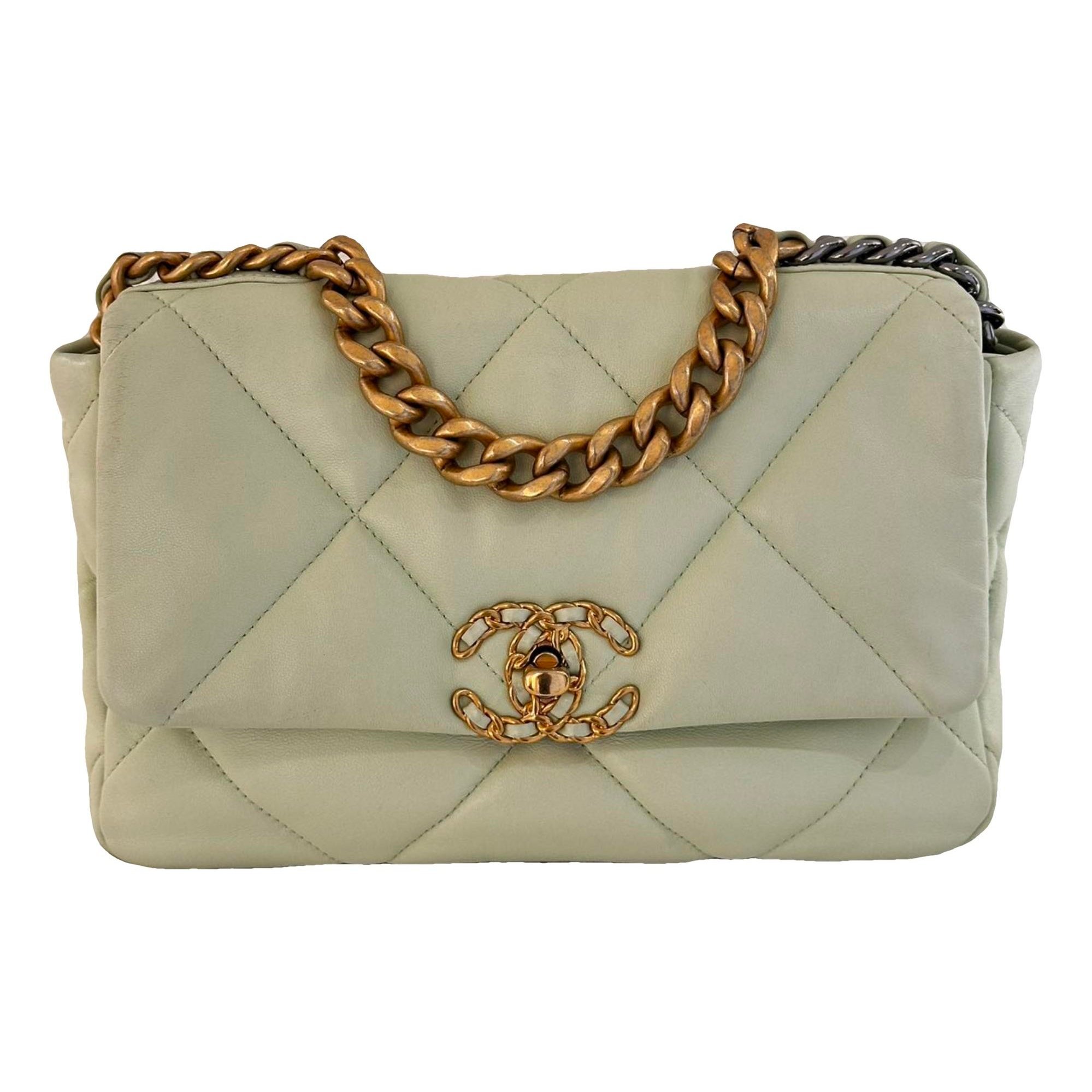 Chanel 19 leather handbag