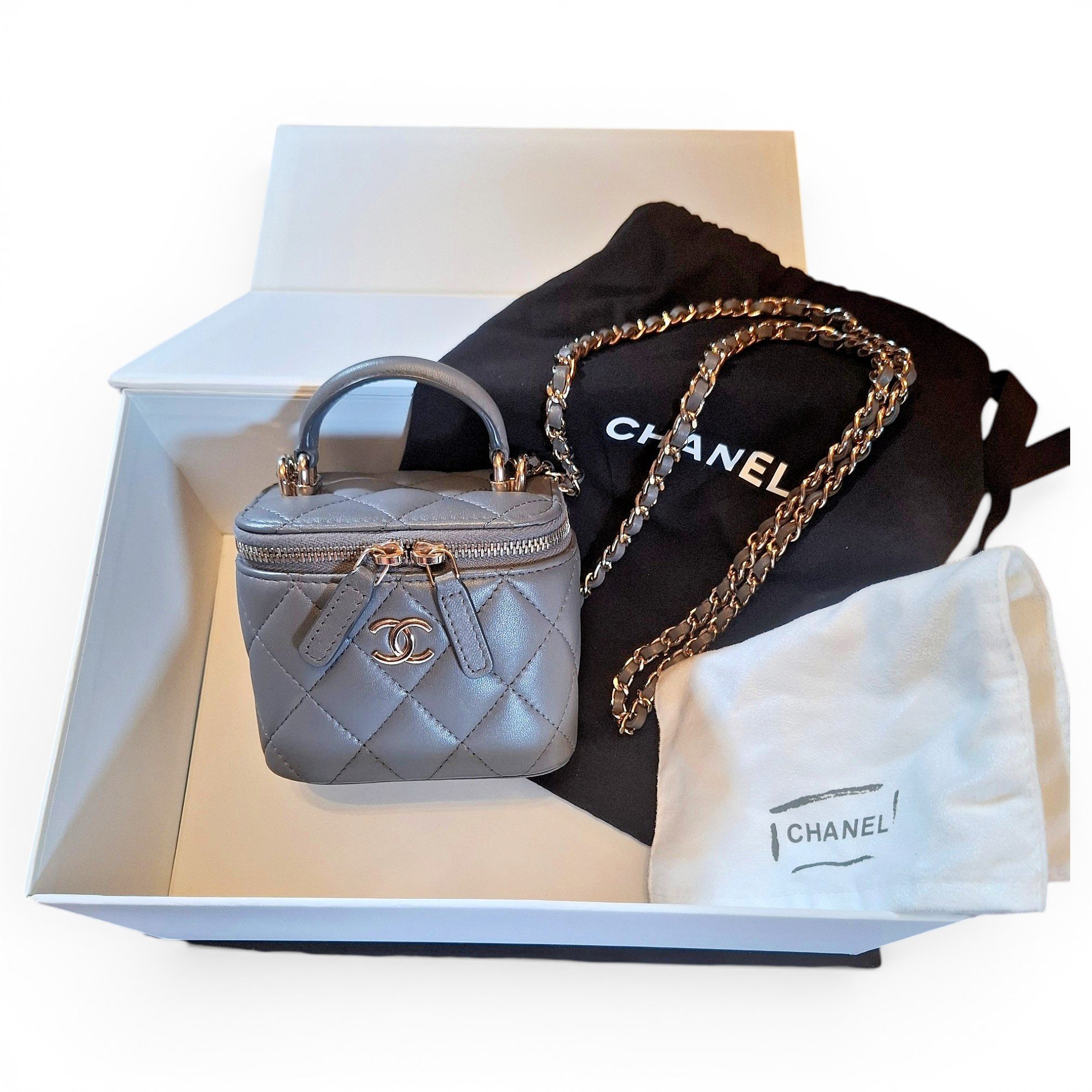 Trendy CC Vanity leather handbag