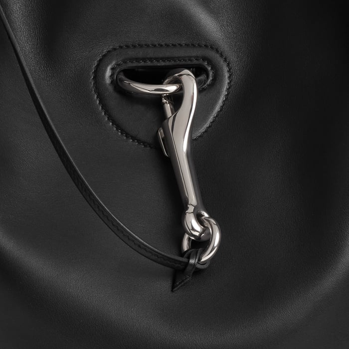 Noir Seau Mousqueton Bag