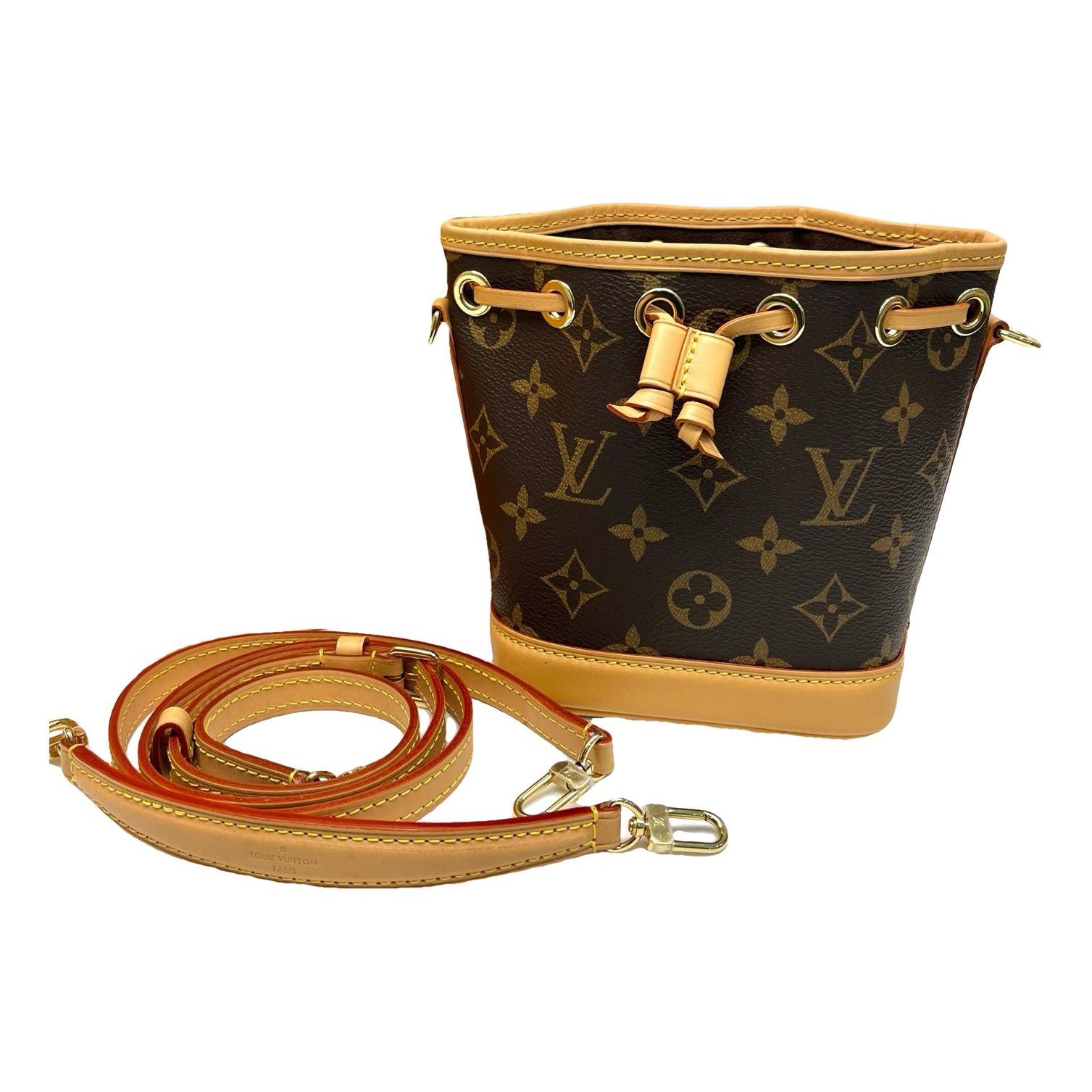 Nano Noé leather handbag