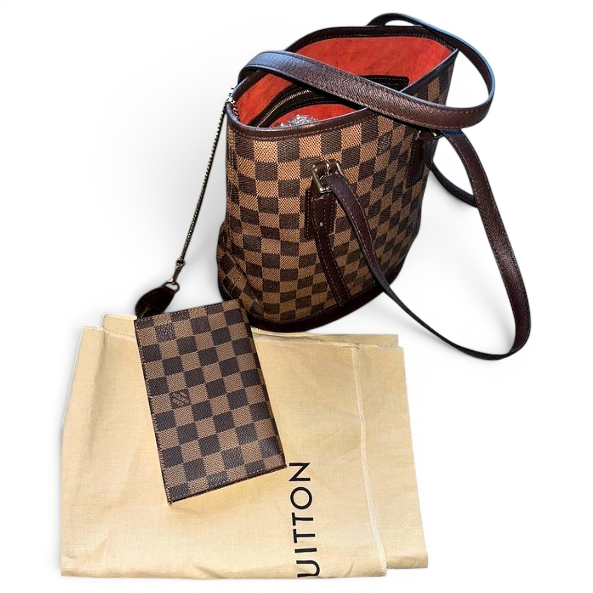 Bucket leather handbag