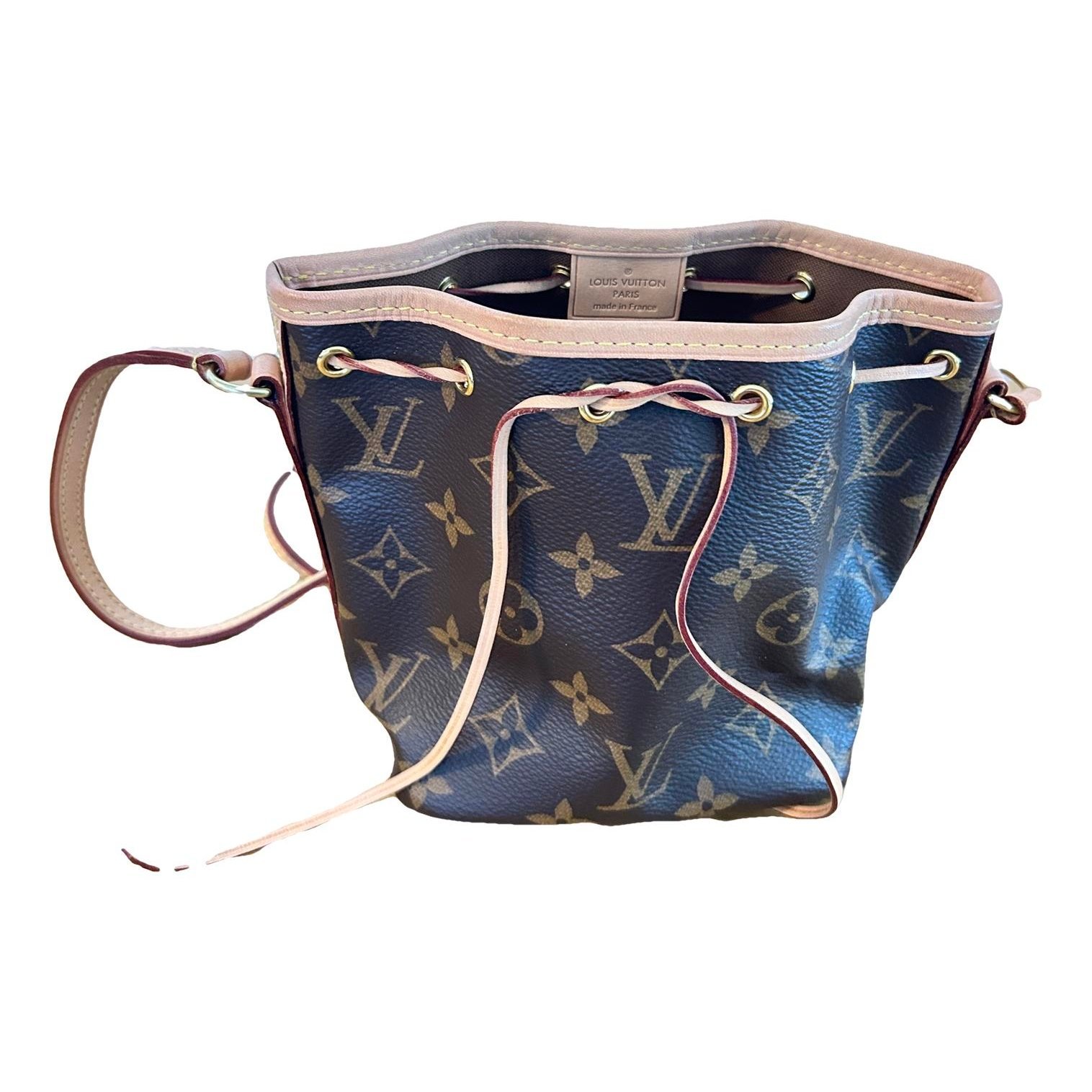 Nano Noé leather handbag