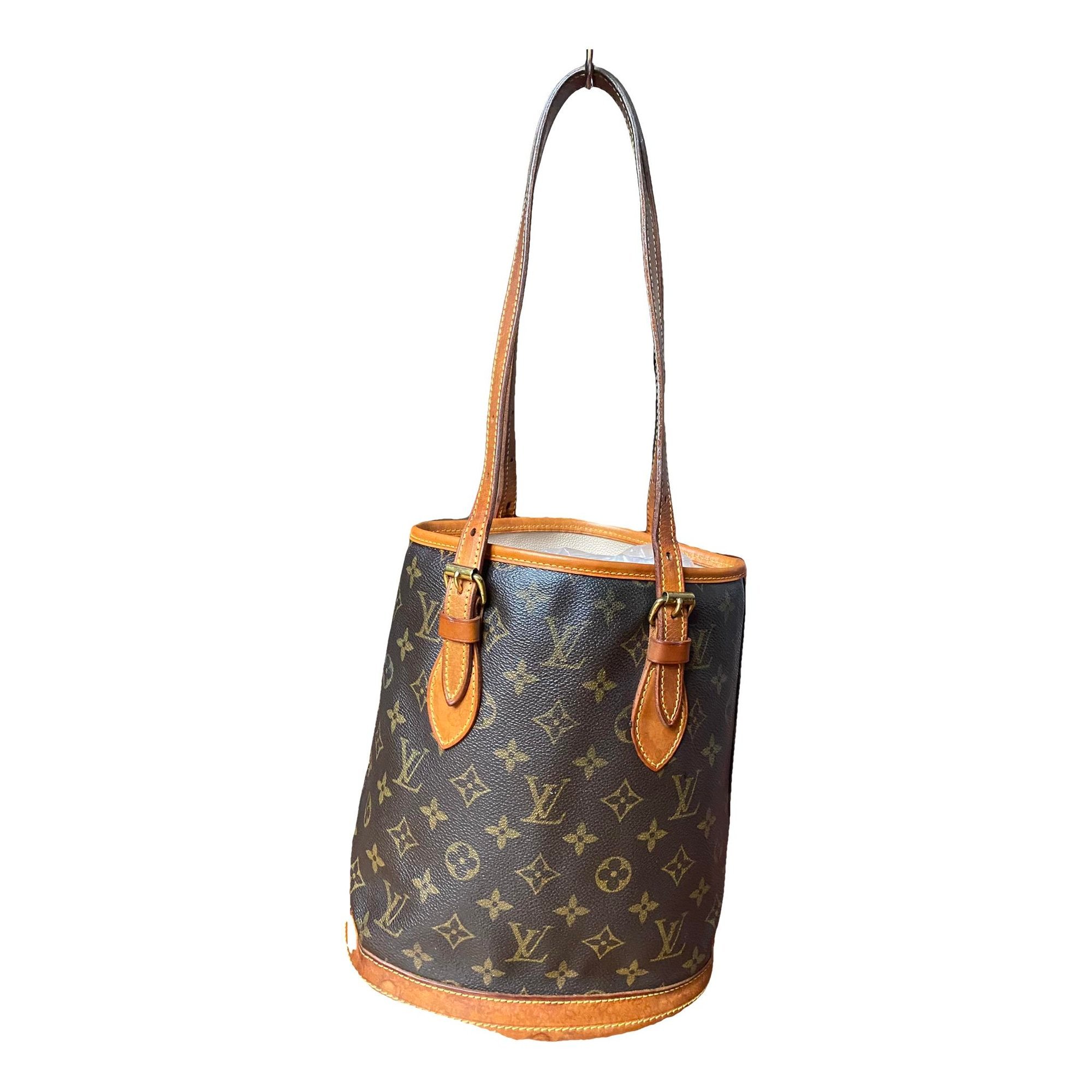 Bucket leather handbag