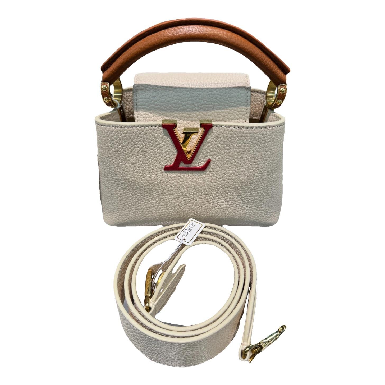 Capucines leather handbag