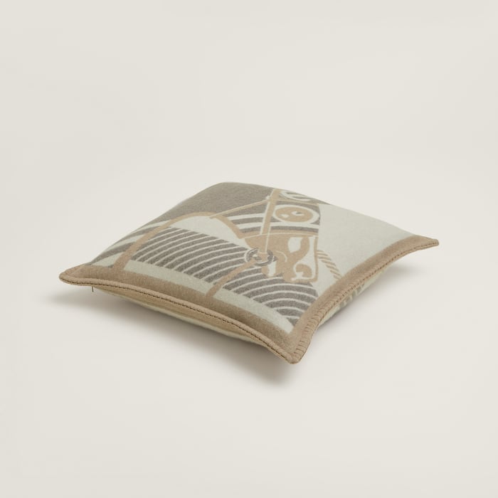 01_liege Cheval a La Couverture Pillow