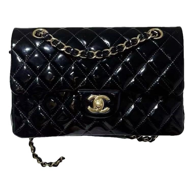 Timeless/Classique patent leather crossbody bag
