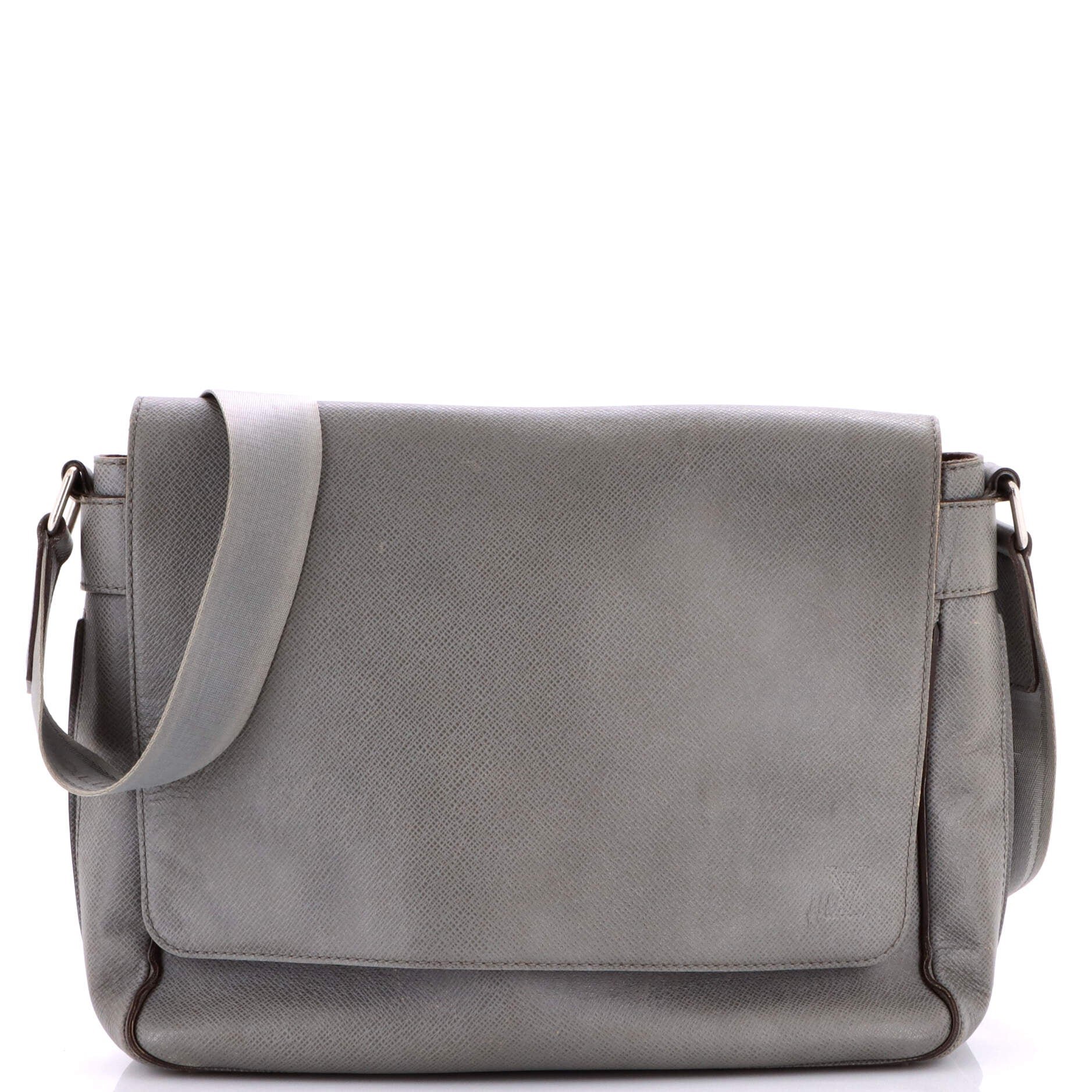 Roman Handbag Taiga Leather MM