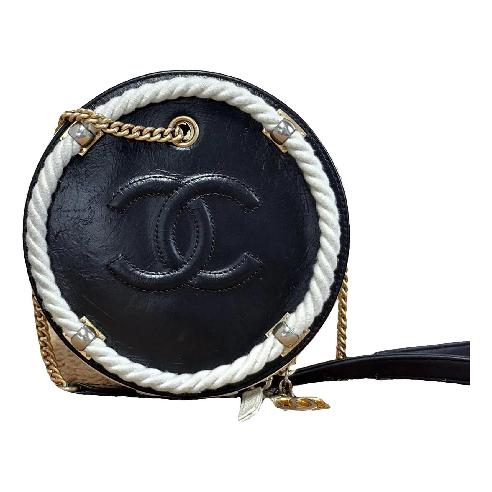 Chanel 19 leather handbag