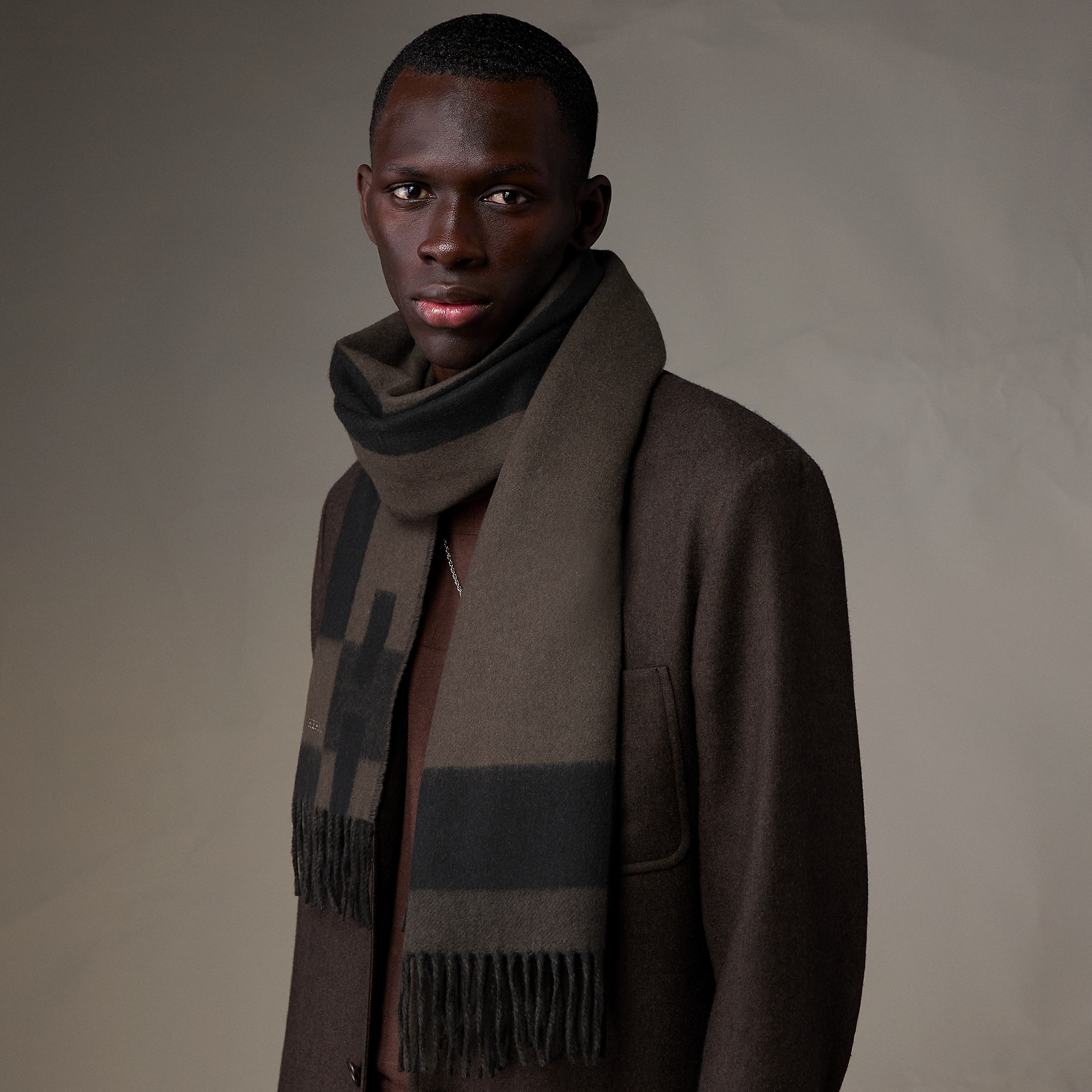 H Passant scarf