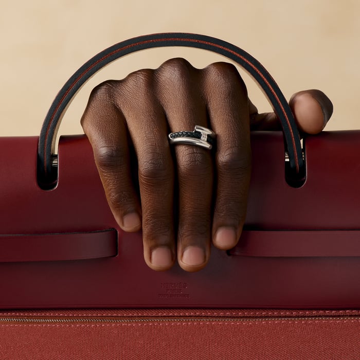Noir Tournis Tresse Ring