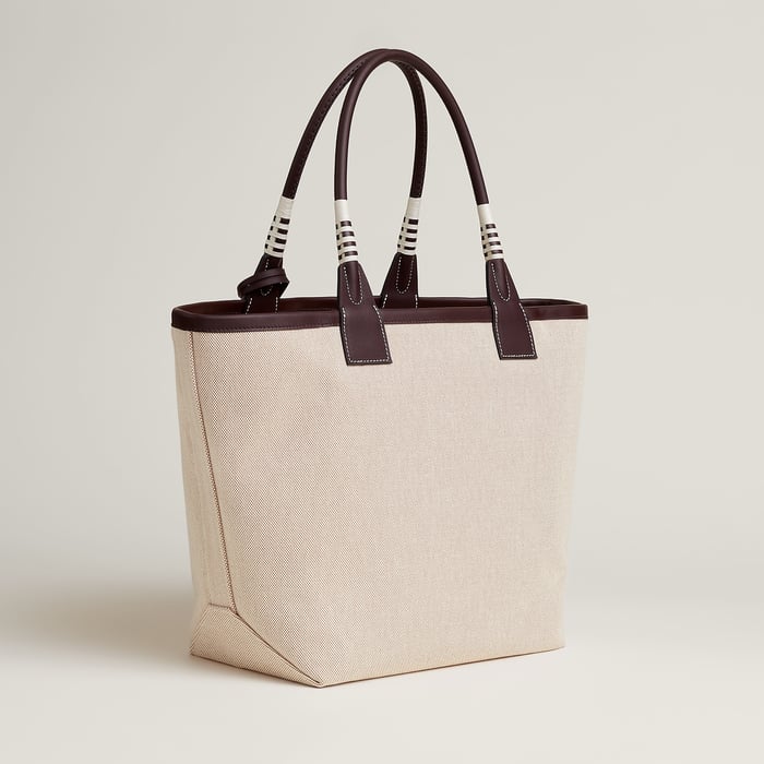 Steeple 28 Bag
