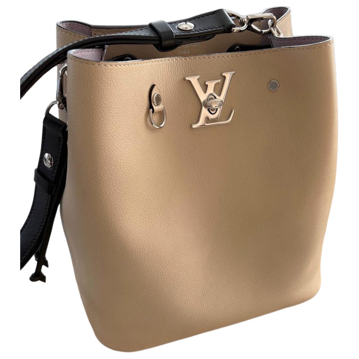 Lockme Bucket leather handbag