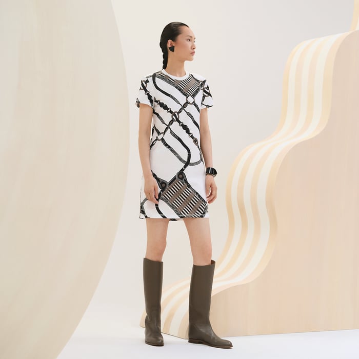 Blanc Cassé Vestido Recto Con Estampado "Coaching Remix"