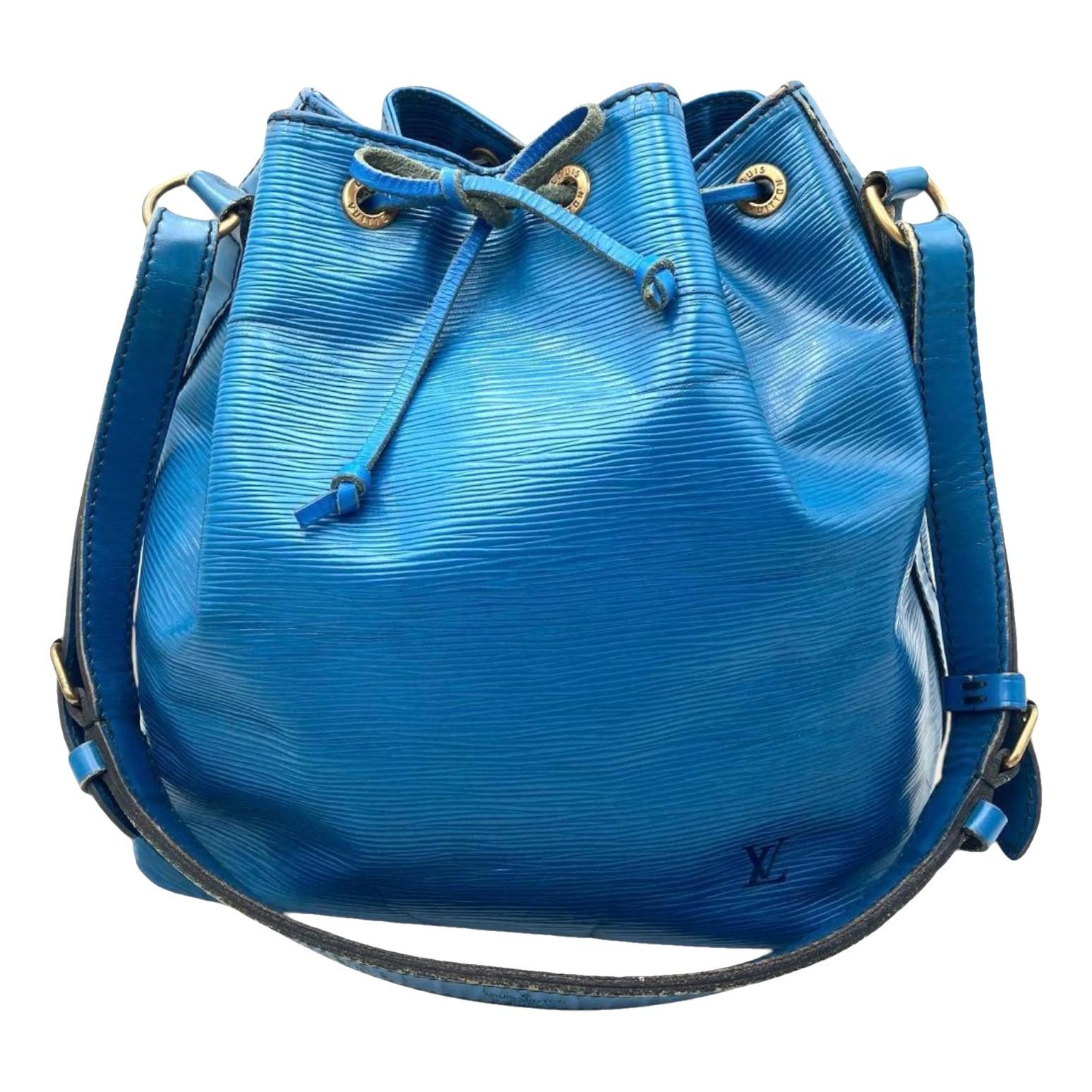 Noé leather crossbody bag