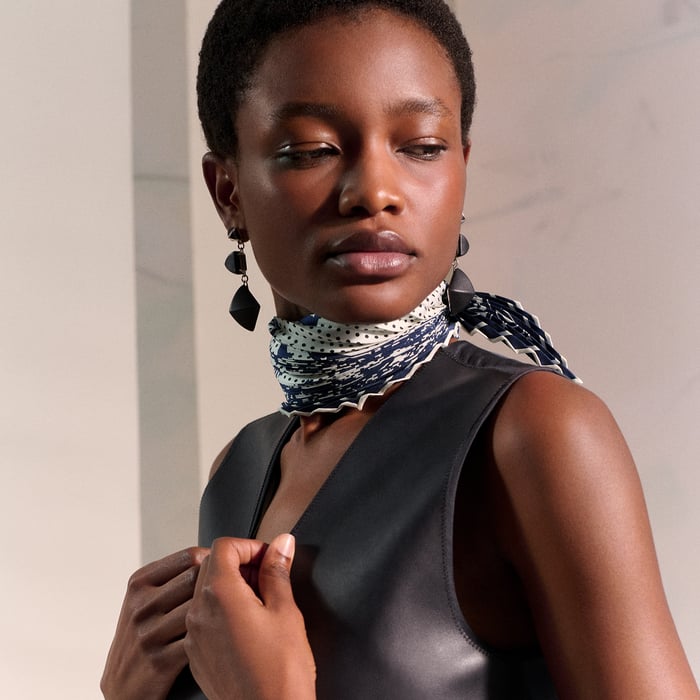 Marine Brides De Gala Pleated Bandana 55