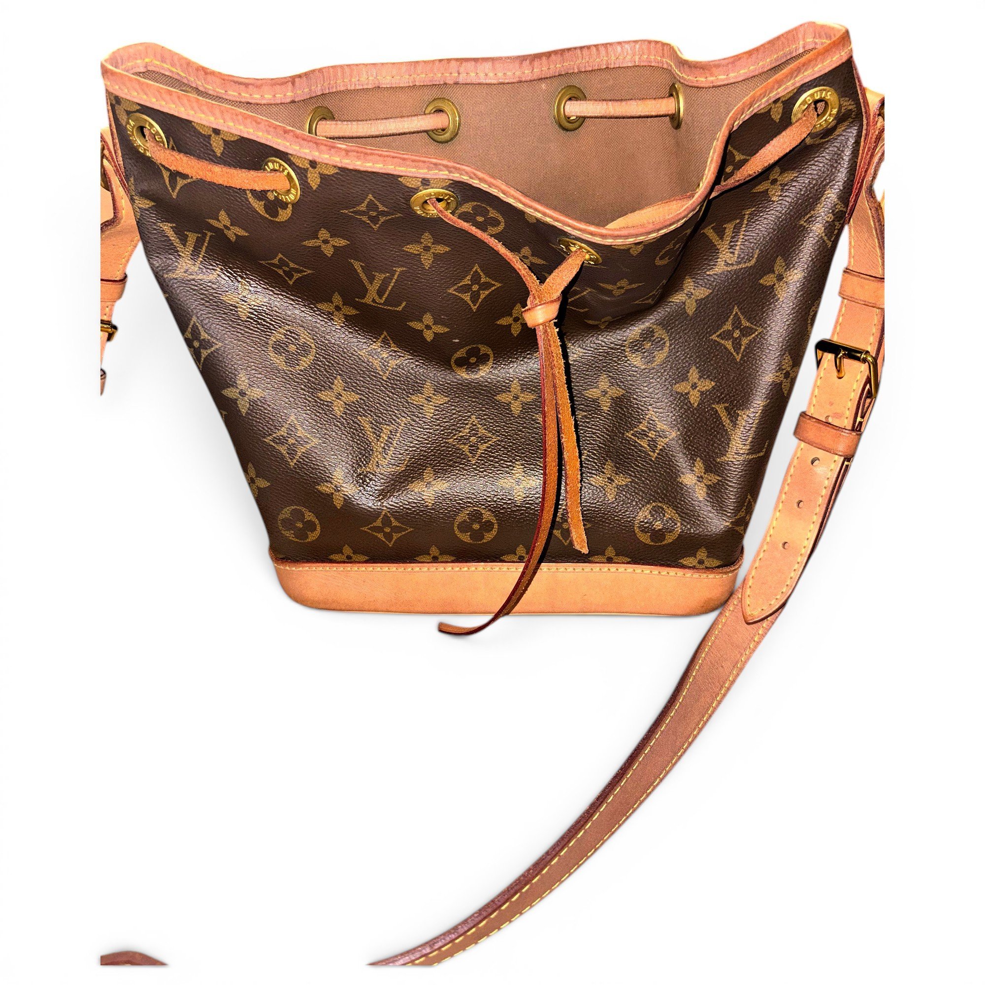 Louis Vuitton Noé leather satchel