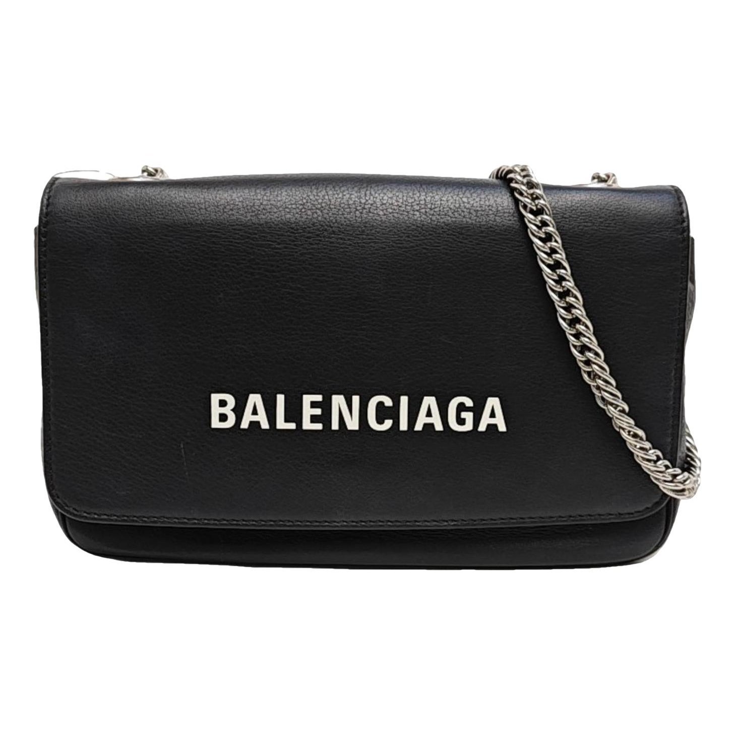 Everyday leather handbag
