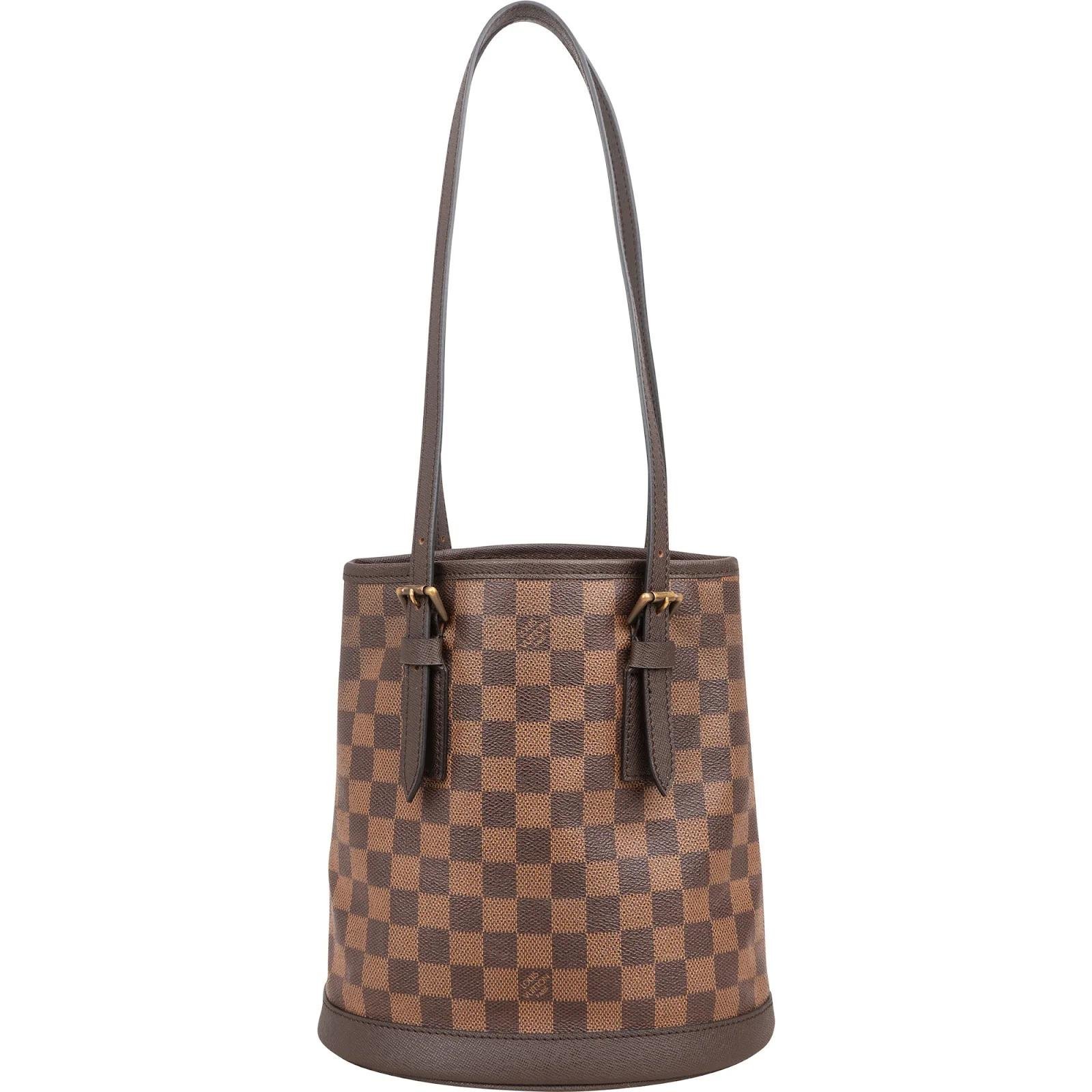 Bucket leather handbag