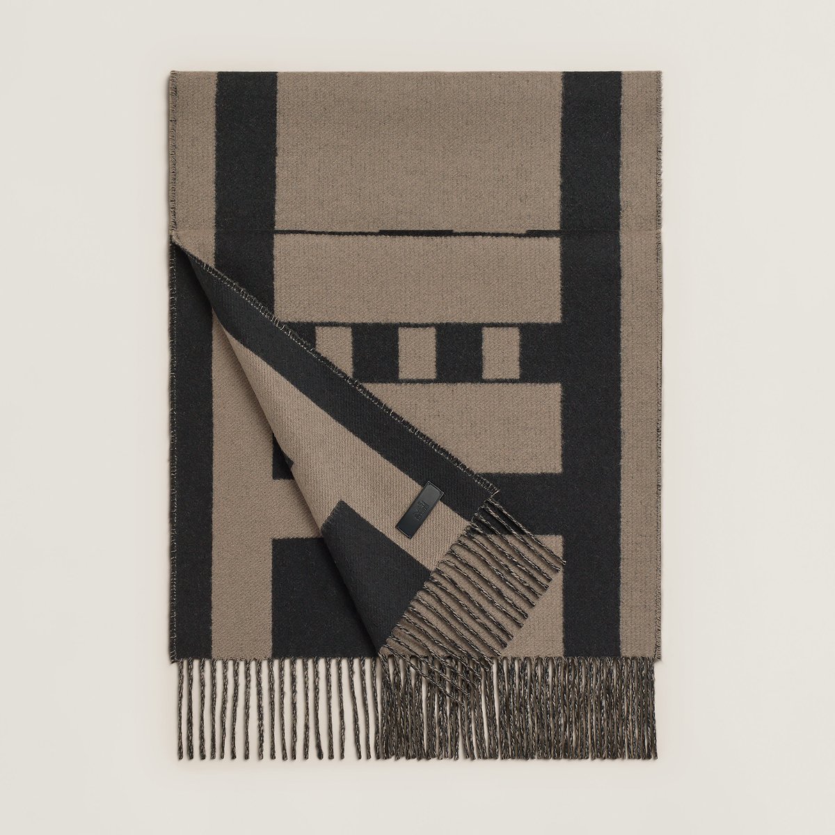 Hermès マフラー 《コンクール》 黒/ピュス | BagUSeek