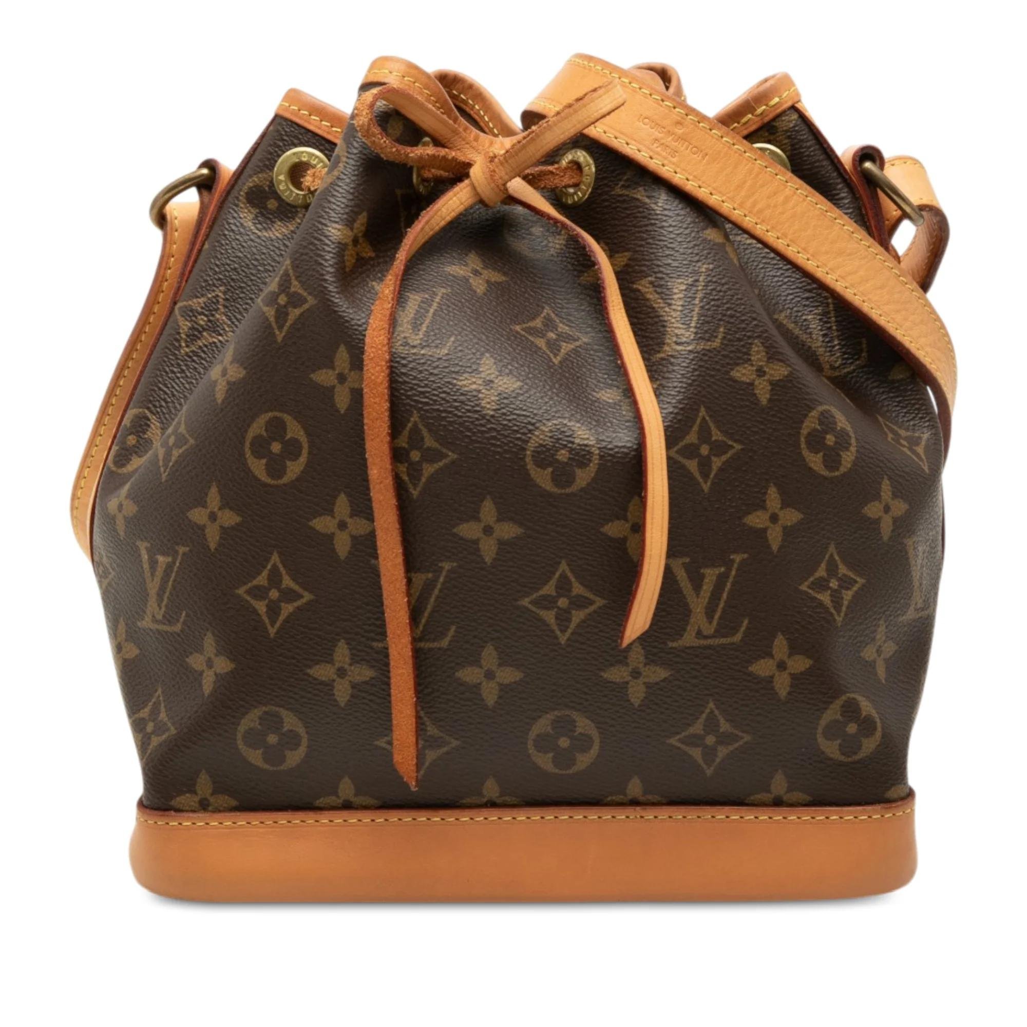 Bucket leather handbag