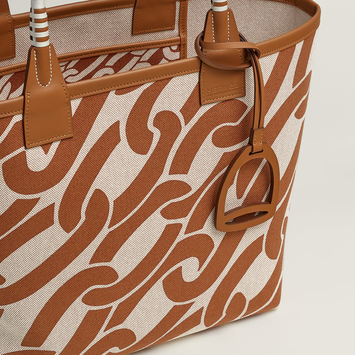 Steeple 28 Bag