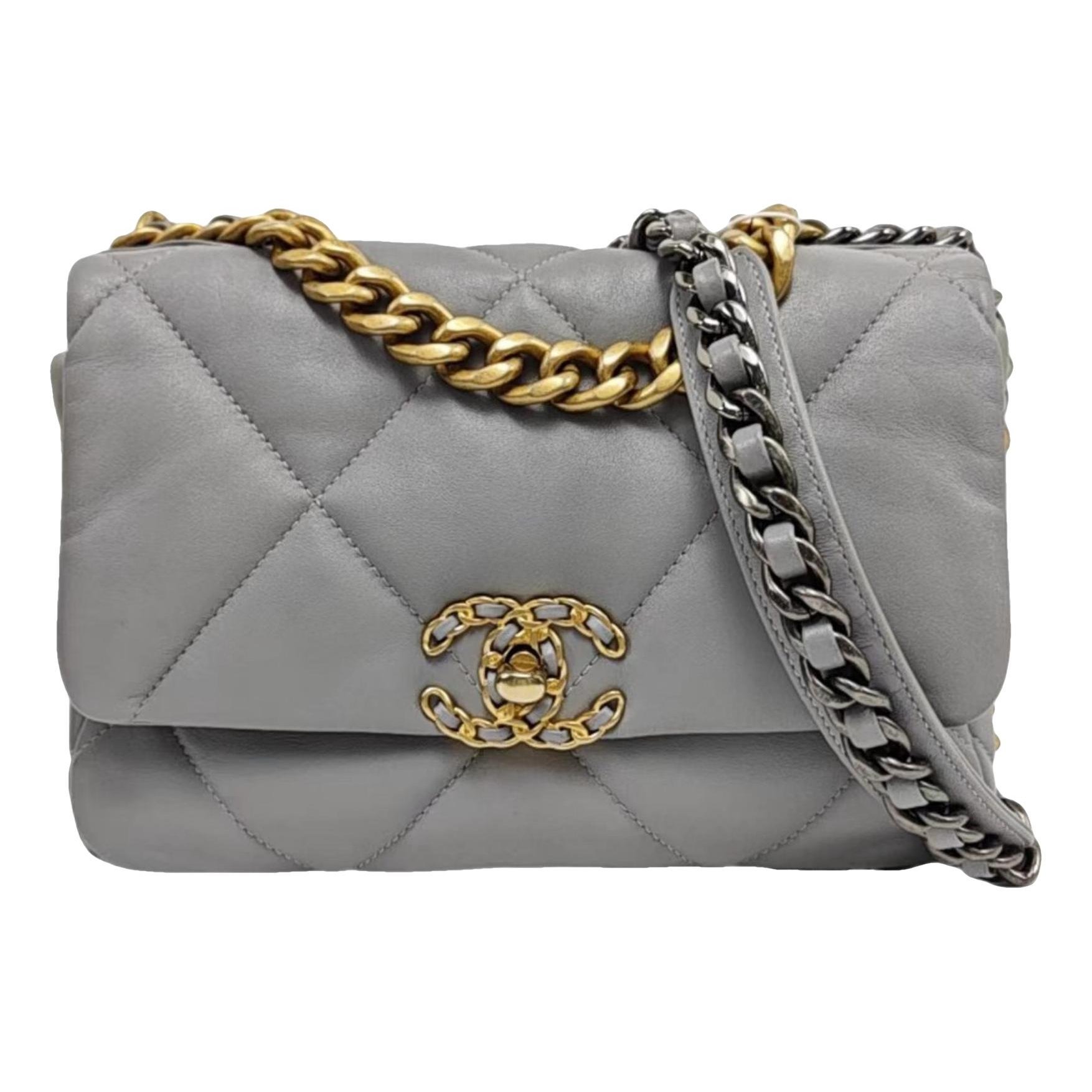 Chanel 19 leather handbag