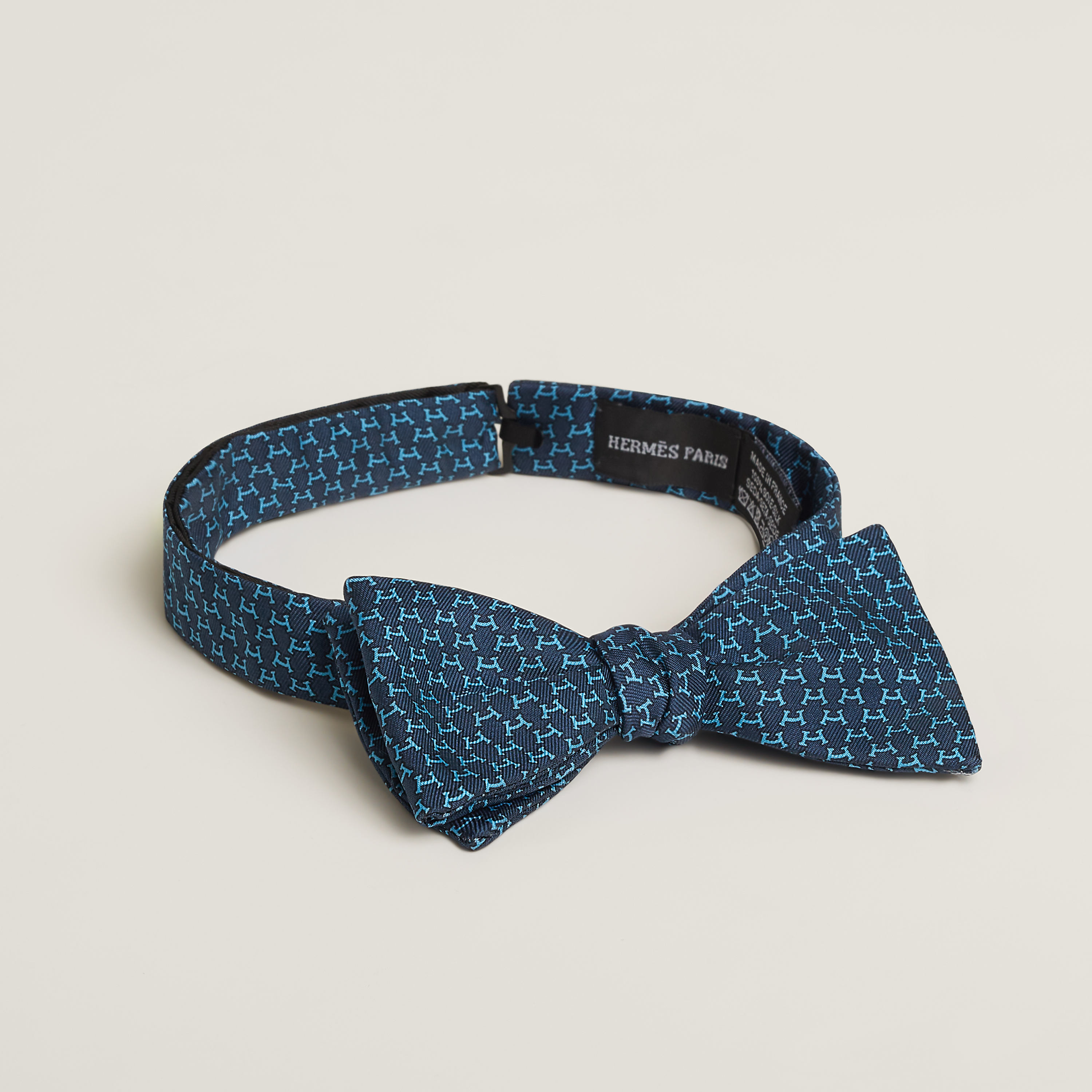 Hilario bow tie