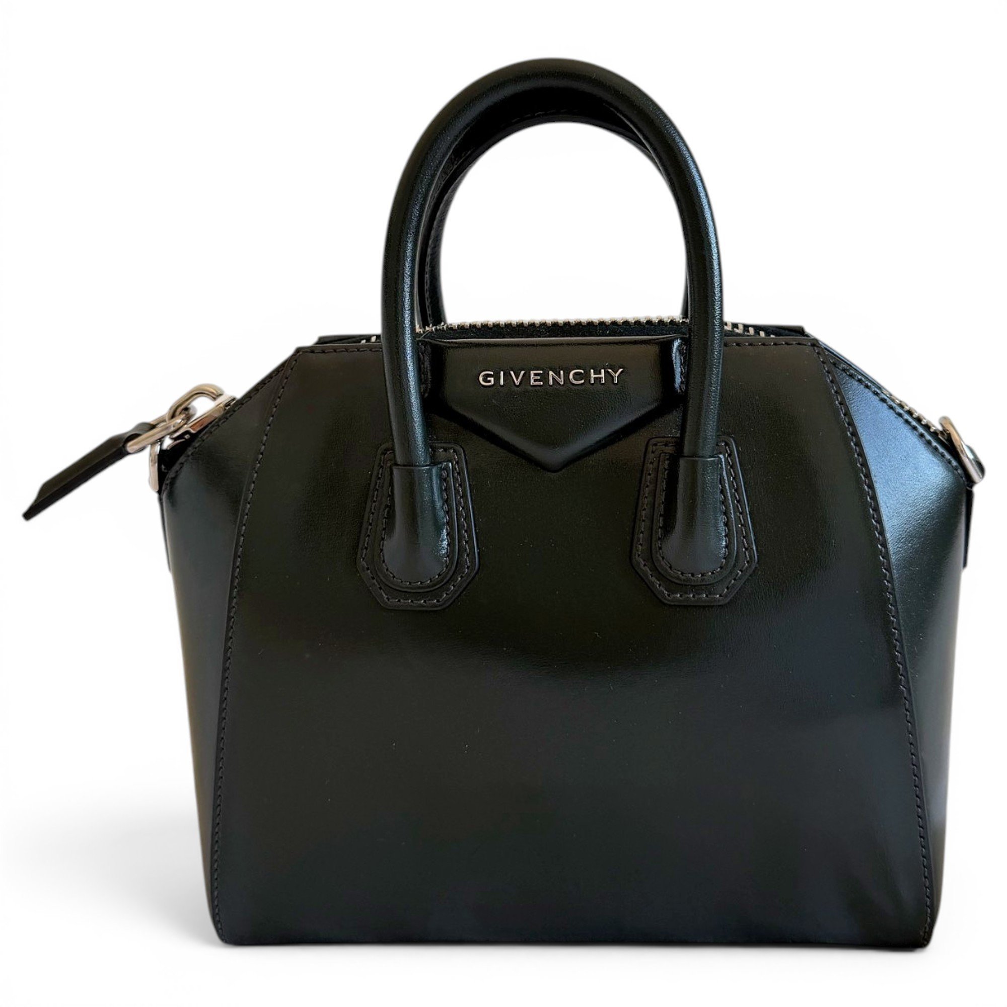 Antigona leather handbag