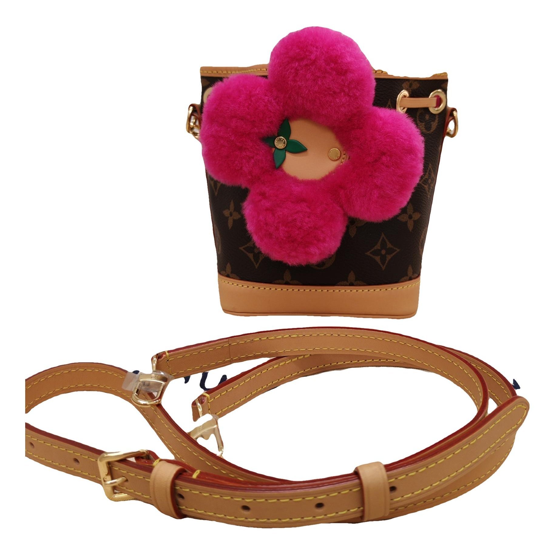 Nano Noé leather handbag
