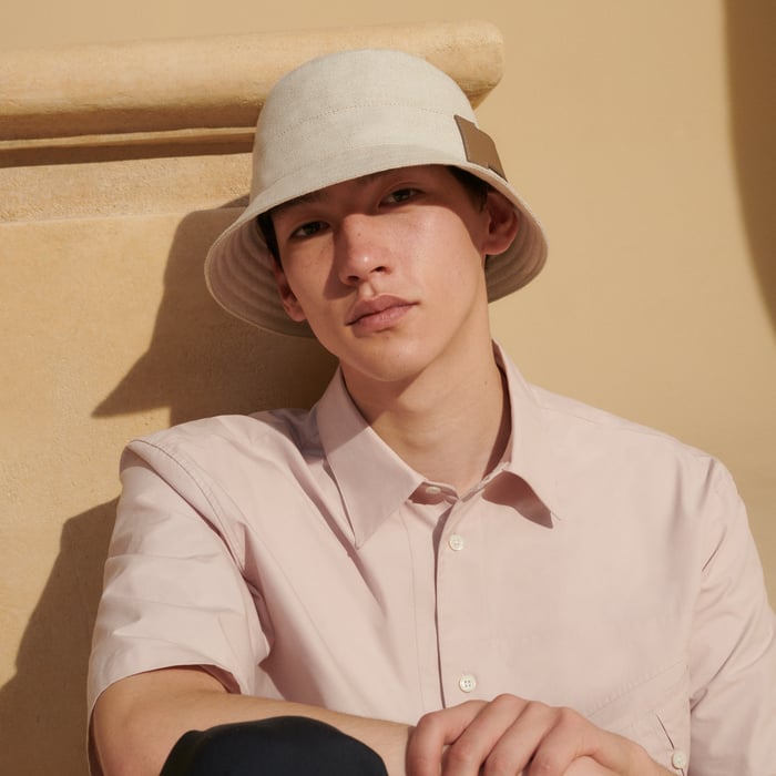 Noir Fred Sangle H Bucket Hat