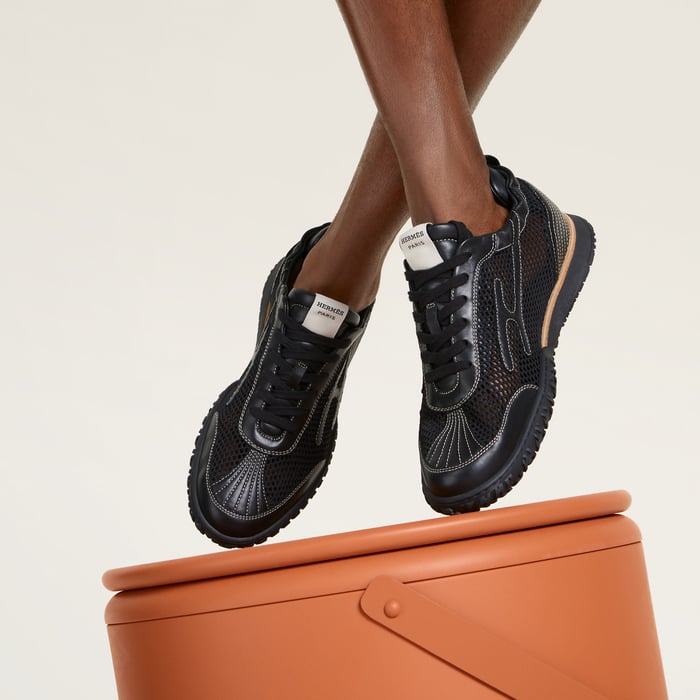 Noir Jet Sneaker