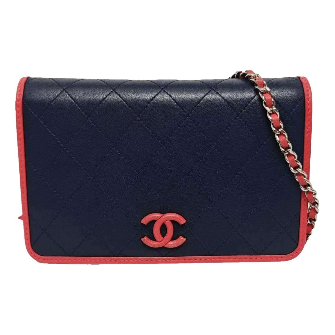 Wallet On Chain Timeless/Classique leather crossbody bag