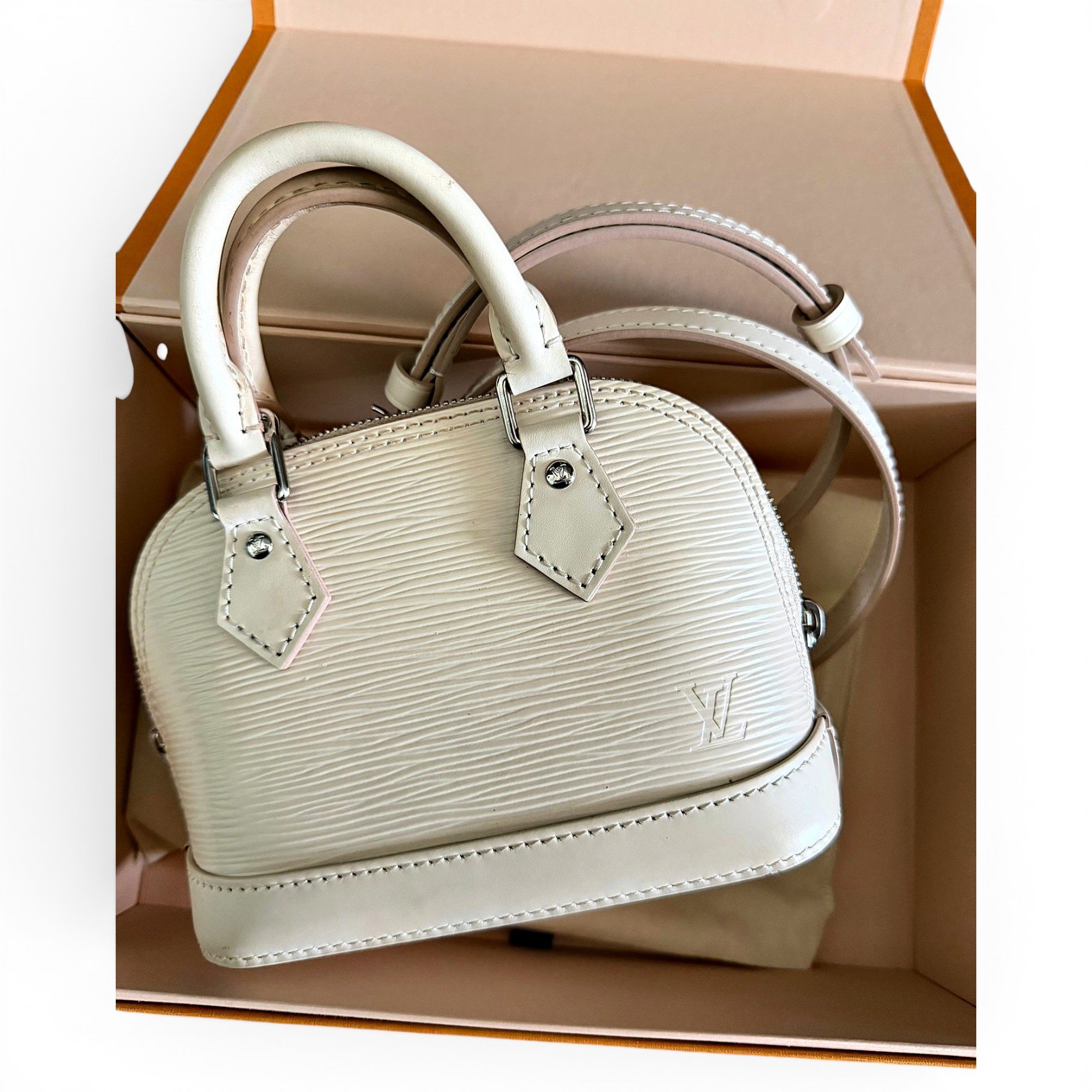 Louis Vuitton Alma BB leather mini bag