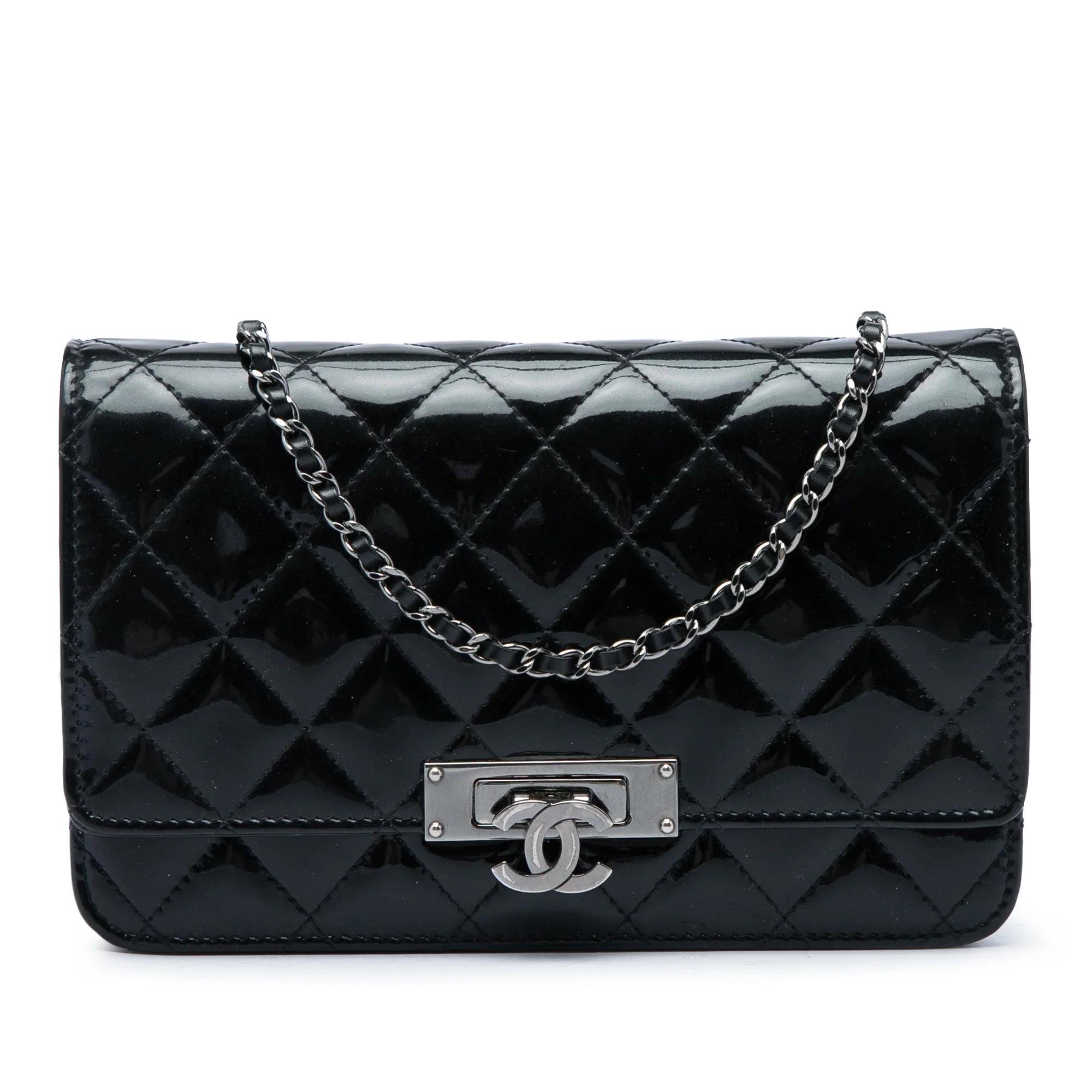 Wallet On Chain Timeless/Classique patent leather handbag