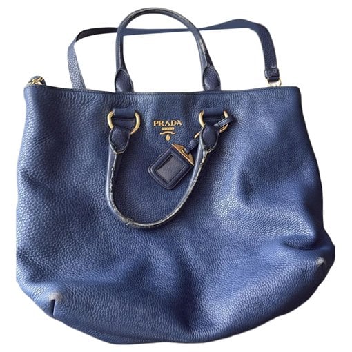 Monochrome leather handbag