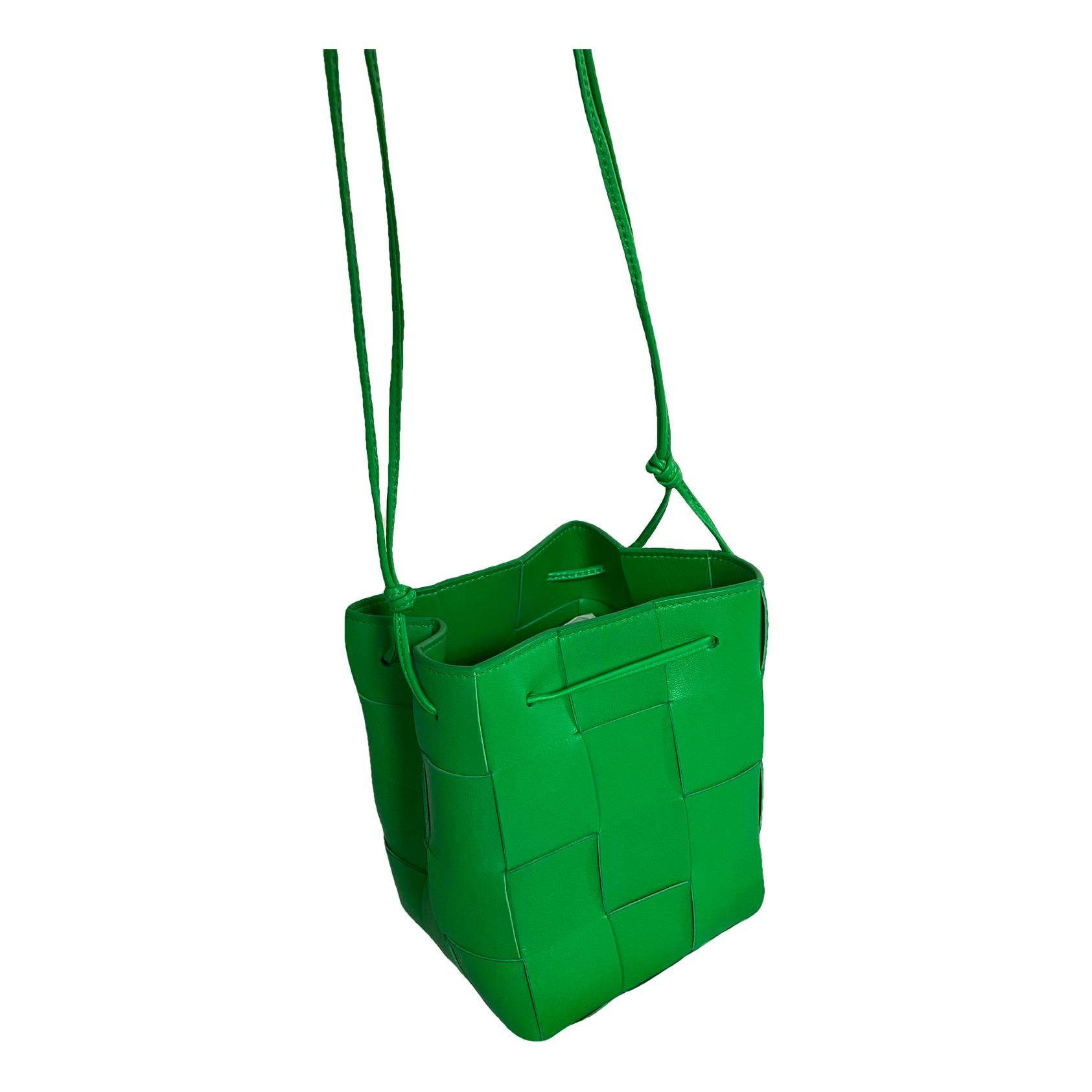 Cassette Bucket leather handbag