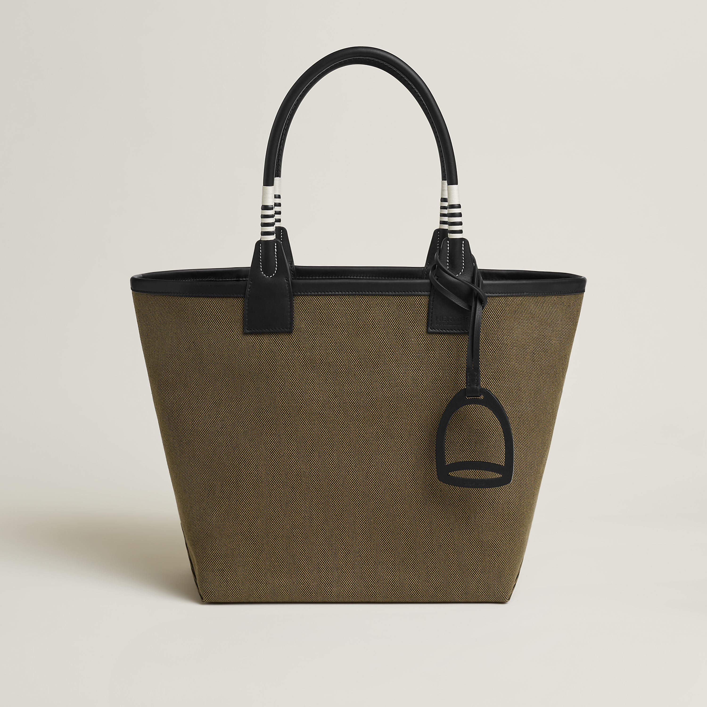 Steeple 28 bag