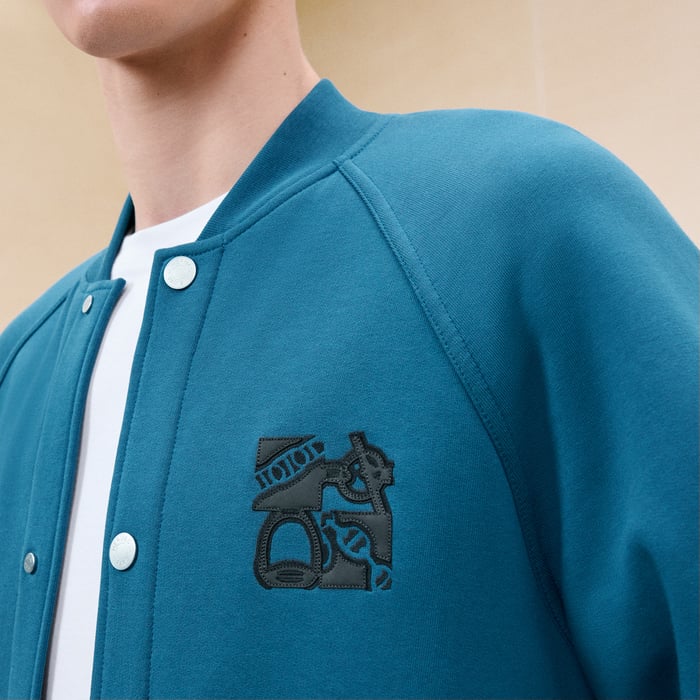 페트롤 가죽 디테일 장식 “metallerie Au Carre” 바시티 재킷
