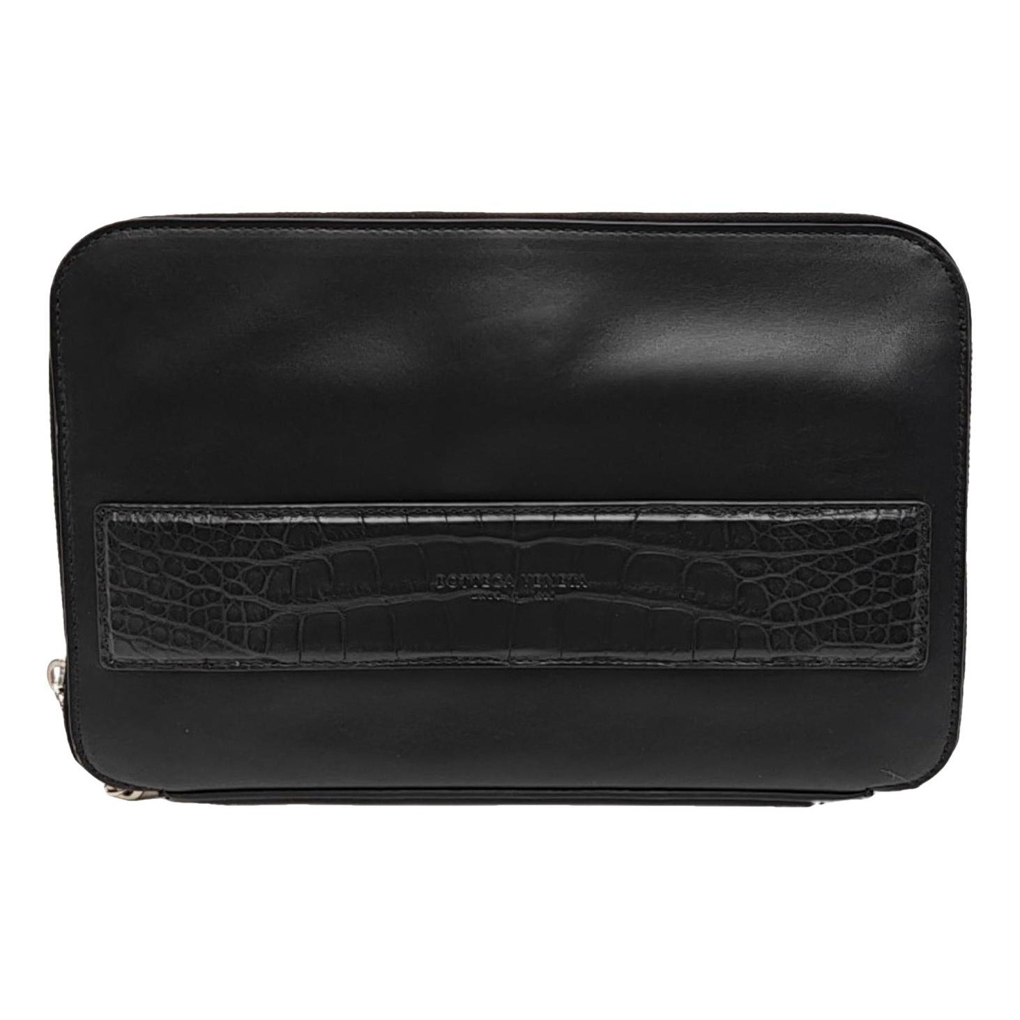 Veneta leather handbag