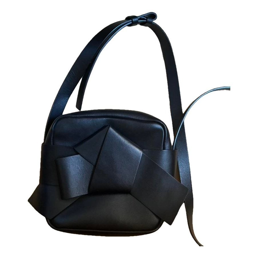 Musubi leather handbag