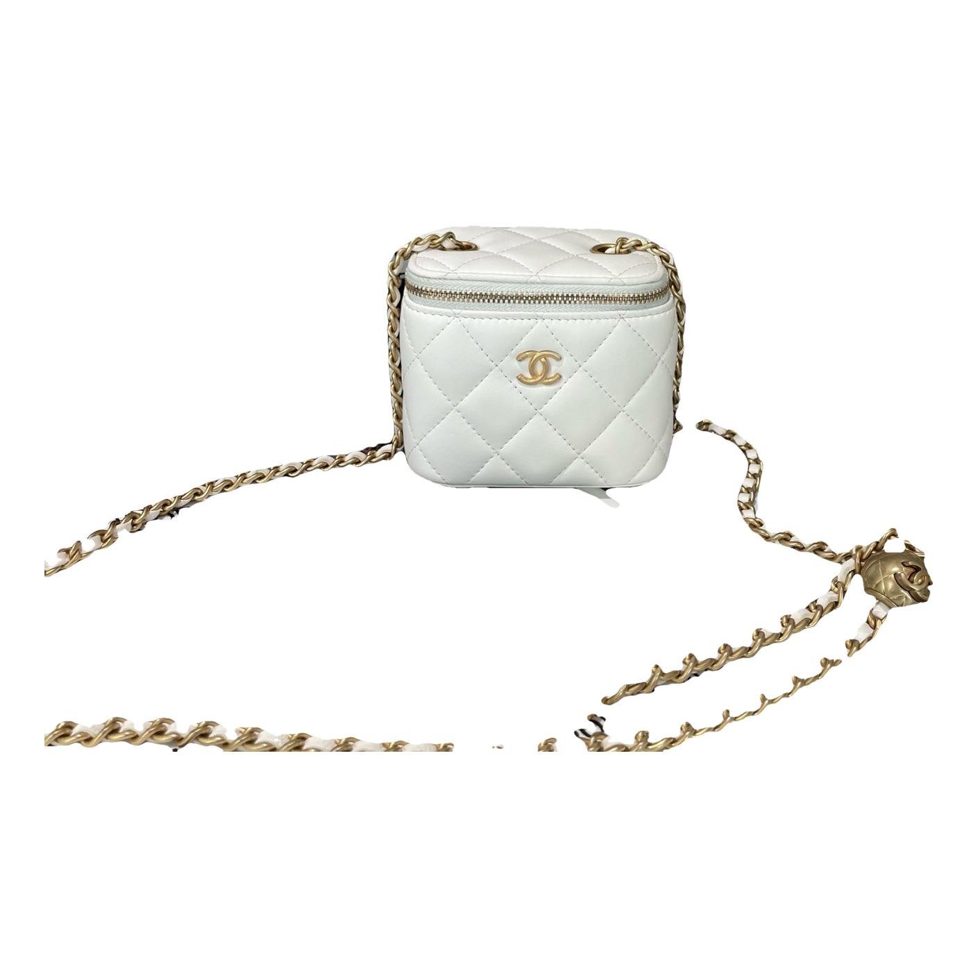 Trendy CC Vanity leather handbag