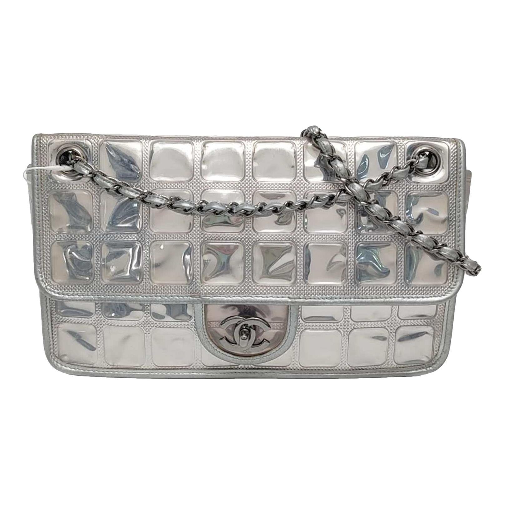 Timeless/Classique patent leather crossbody bag