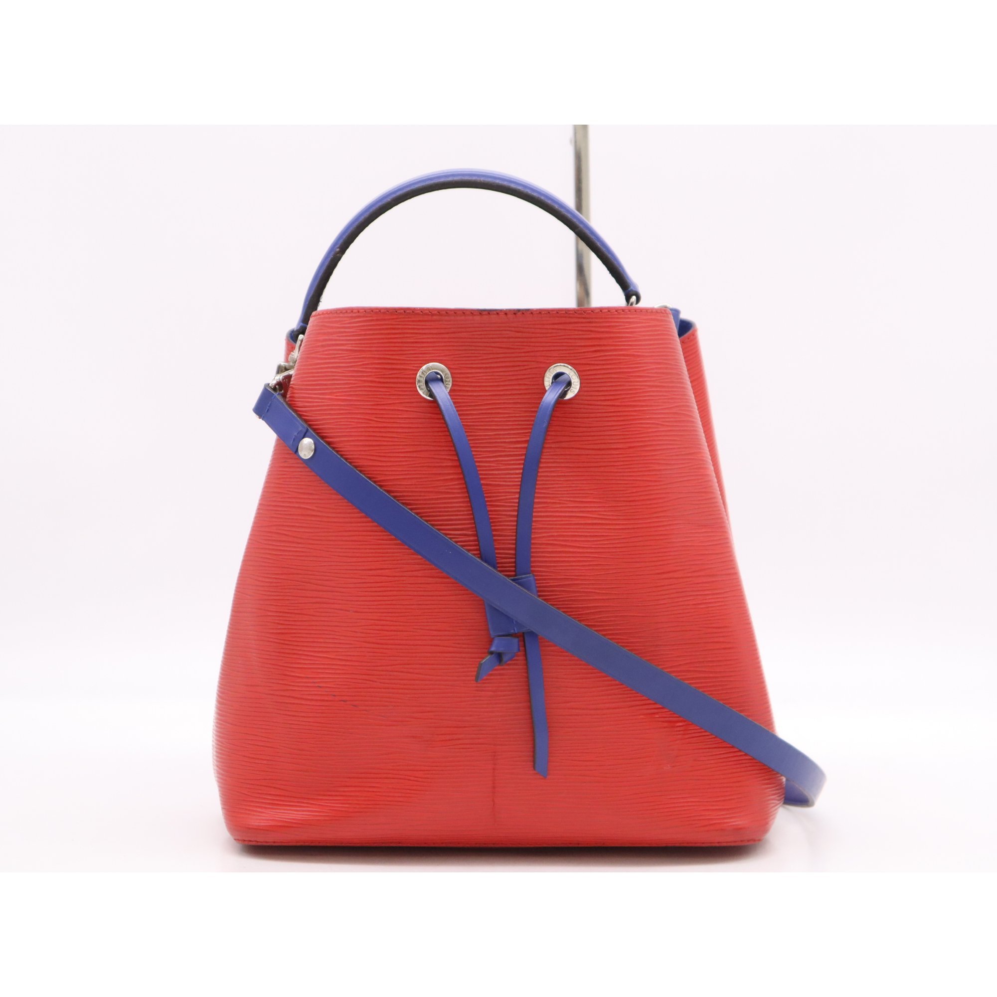 Neo Triangle leather handbag