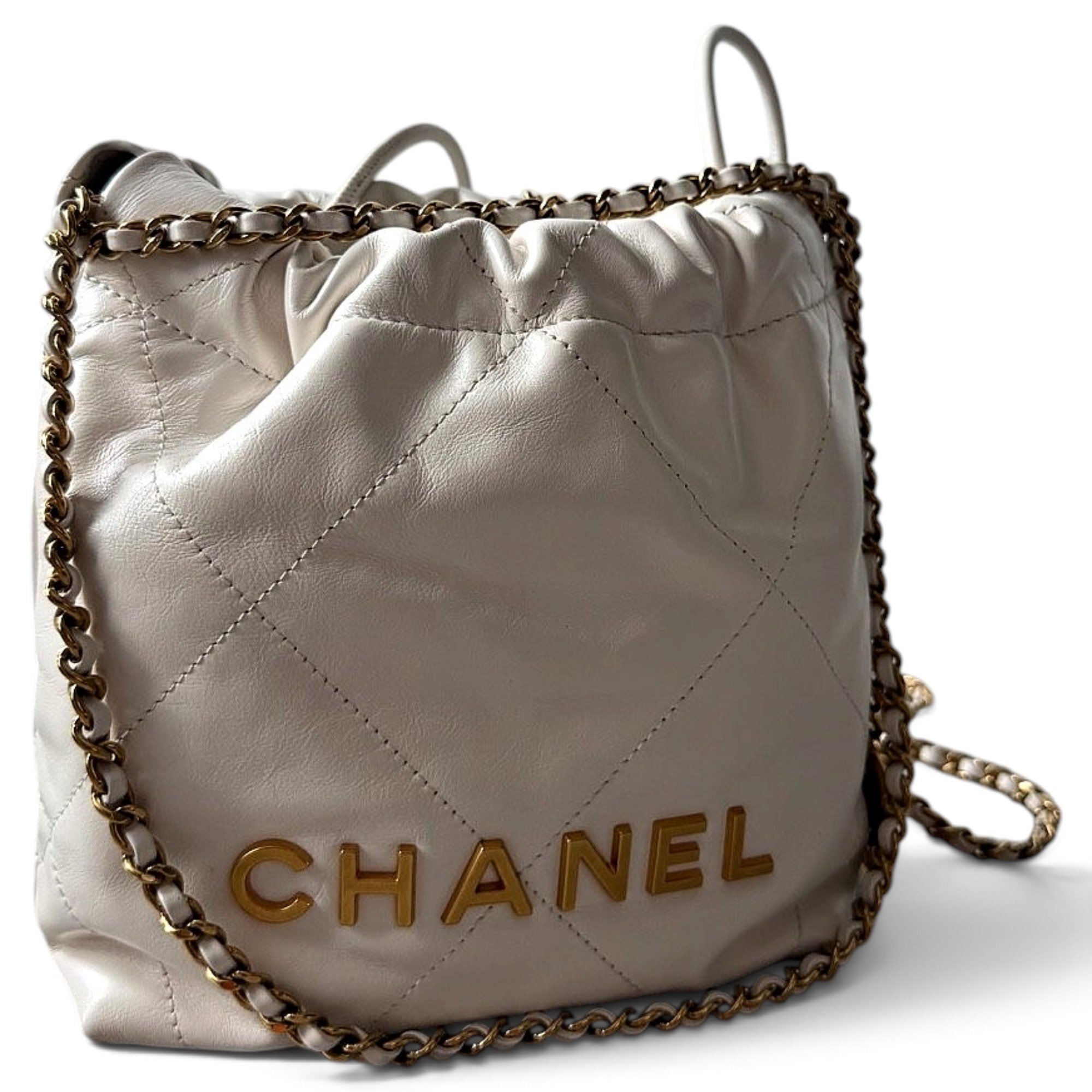 Chanel 22 leather bag