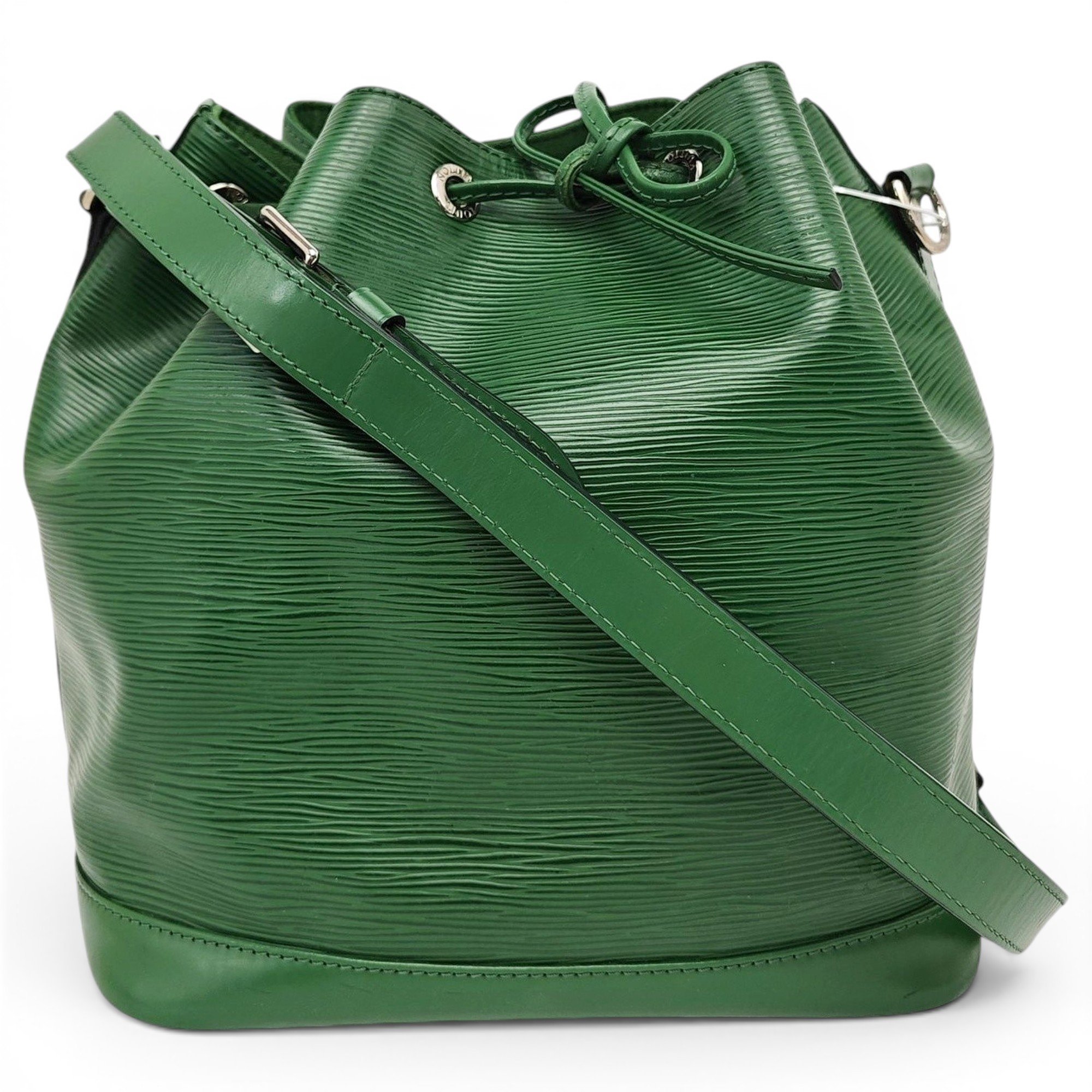 Nano Noé leather handbag