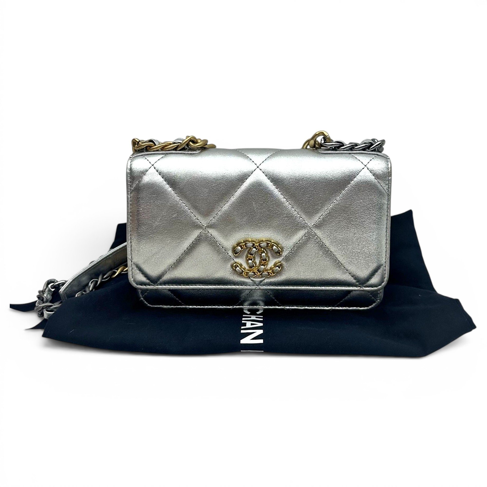 Wallet On Chain Chanel 19 leather handbag