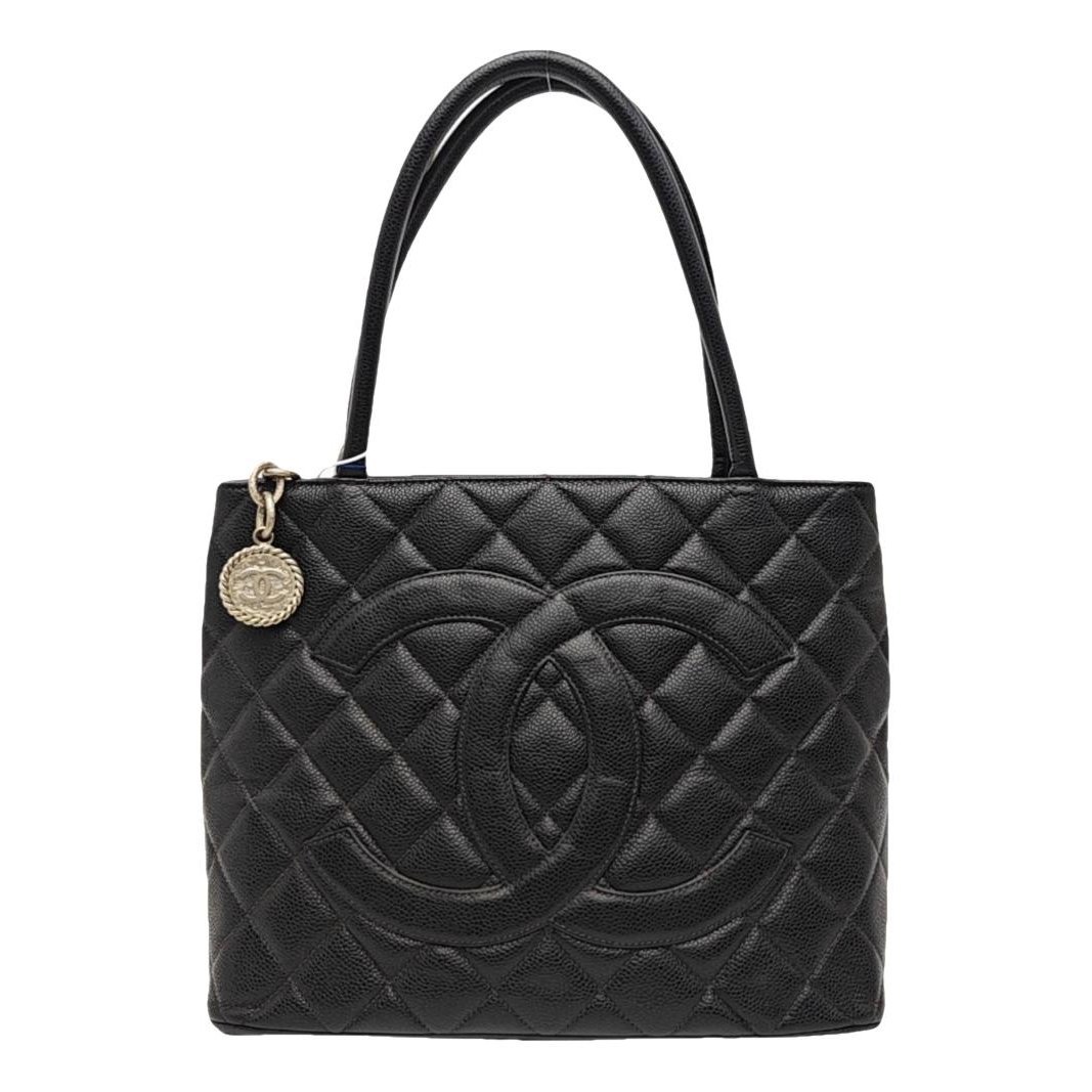 Médaillon leather handbag