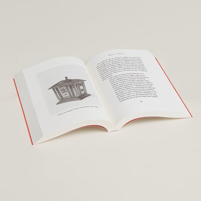Neutre "At 24 Faubourg Saint-honoré" Book, French Version
